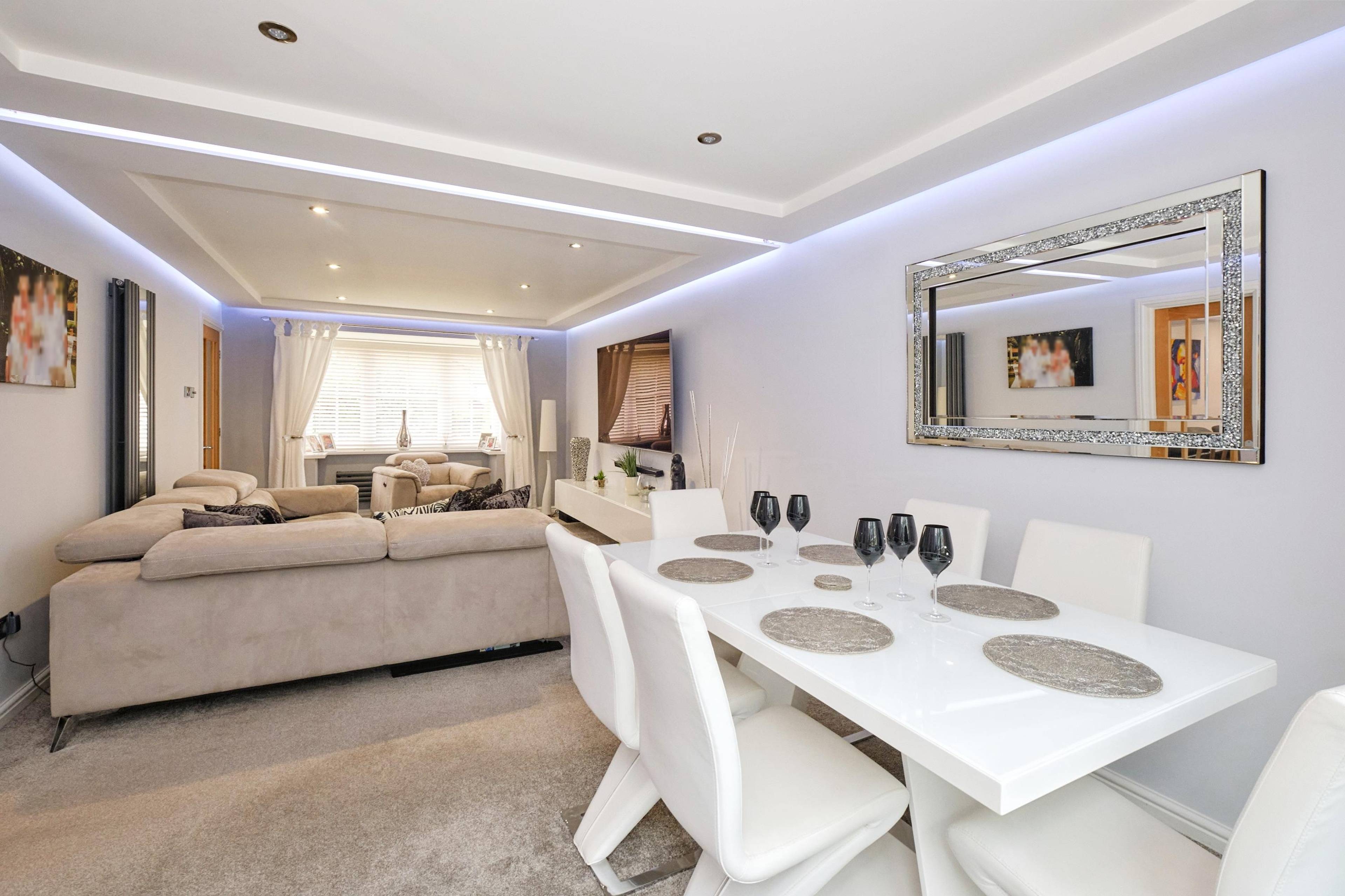 Lounge/Dining Room
