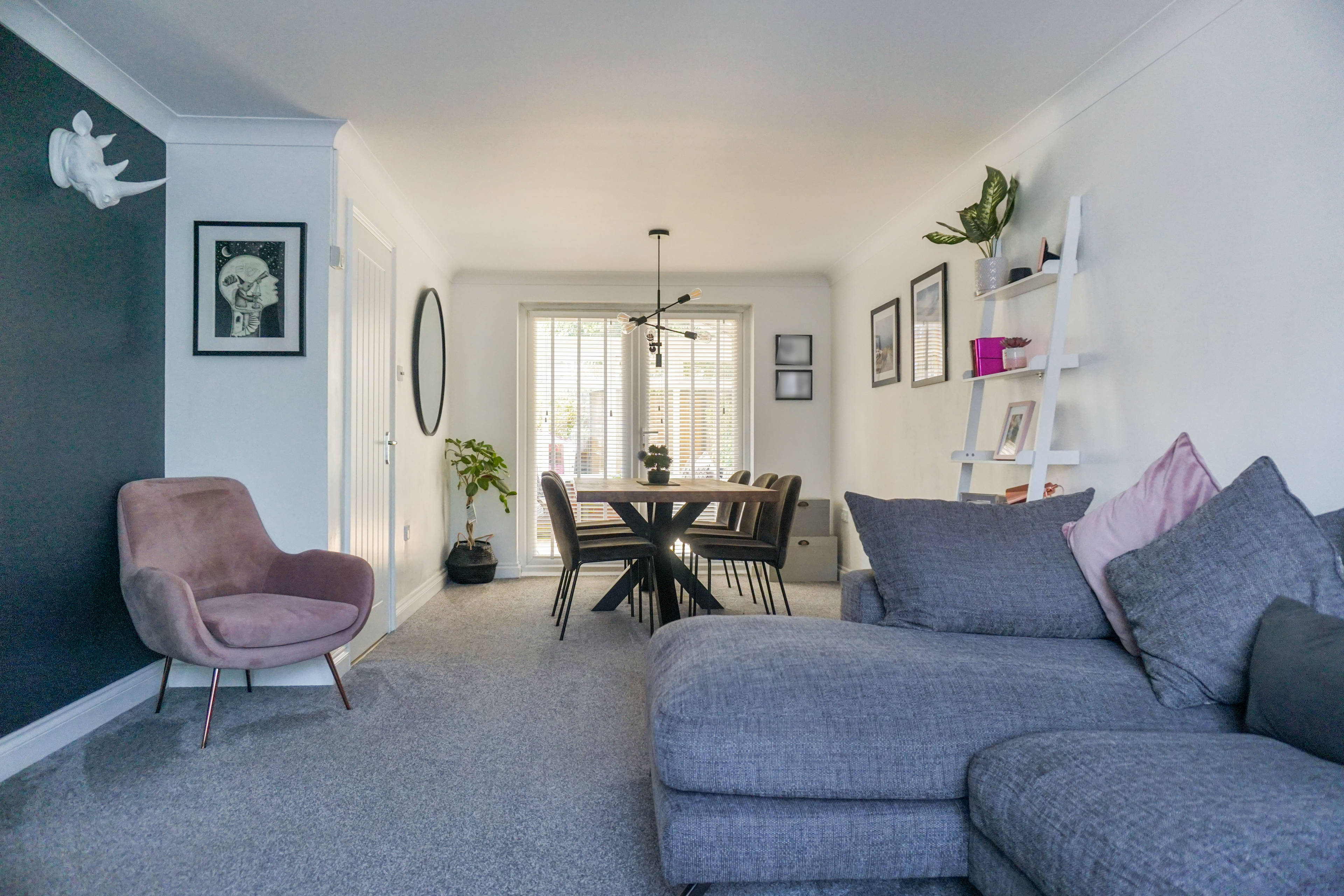 Lounge/Dining Room