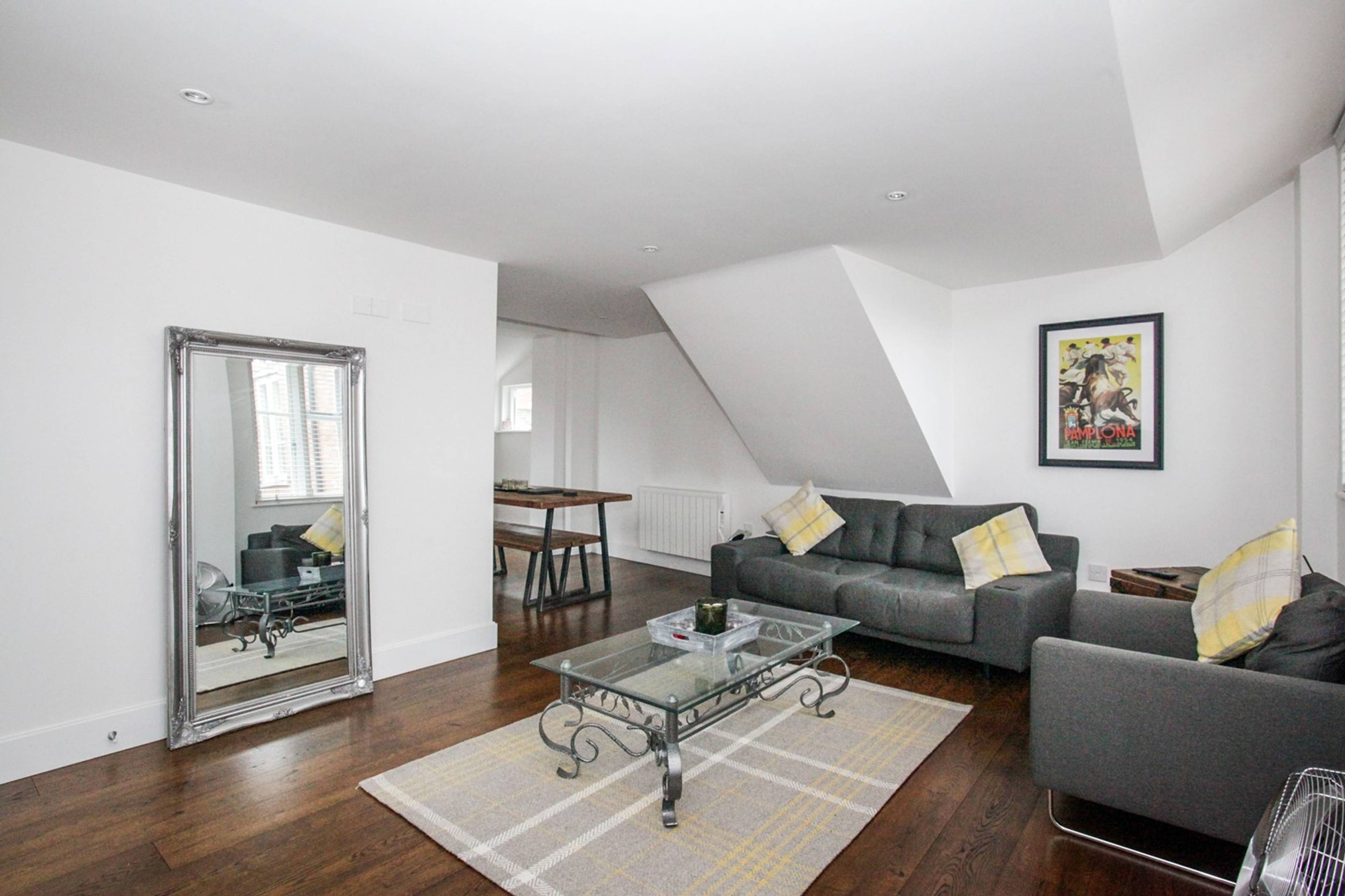 Lounge/Dining Room
