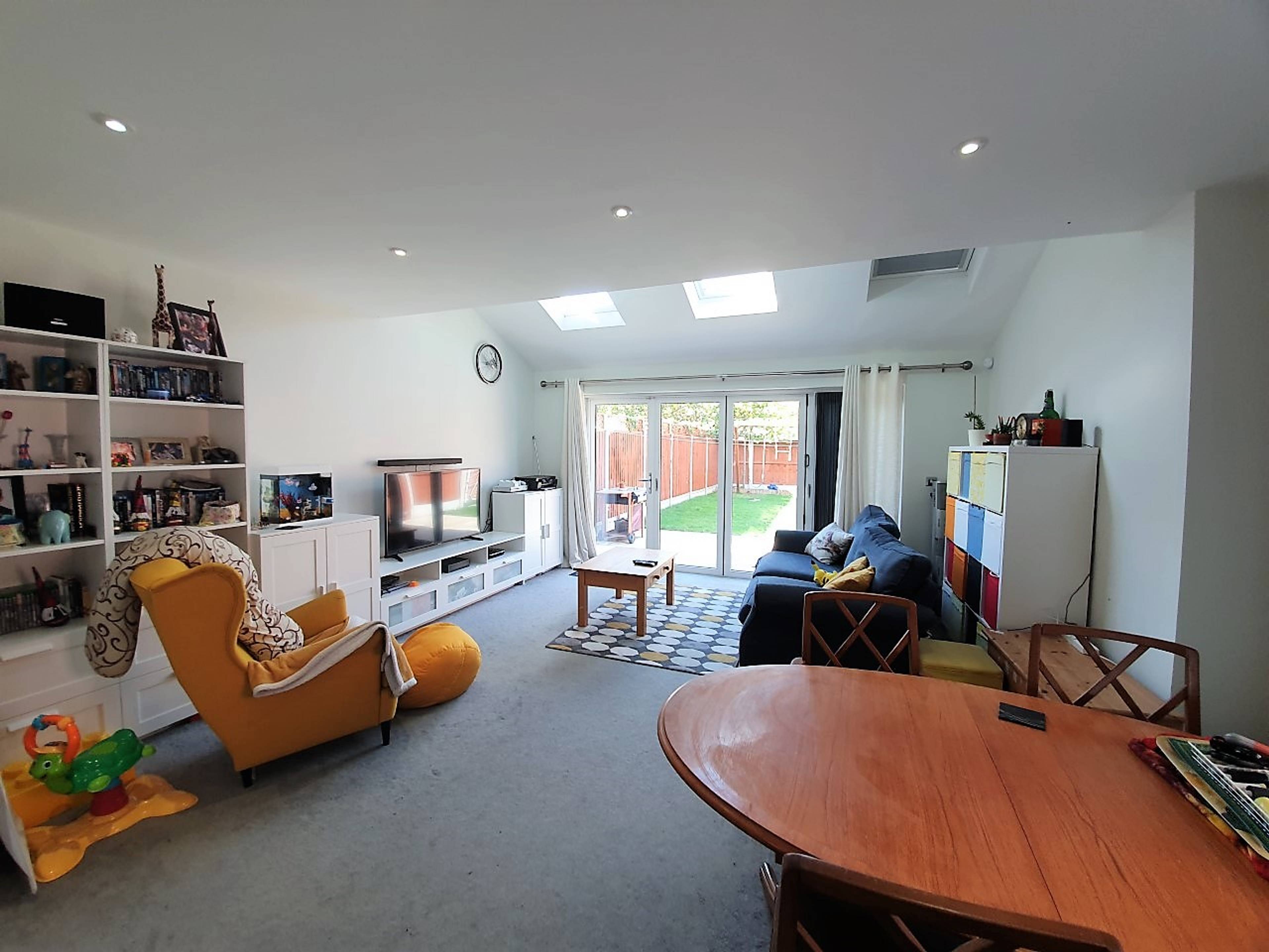 Lounge/Dining Room