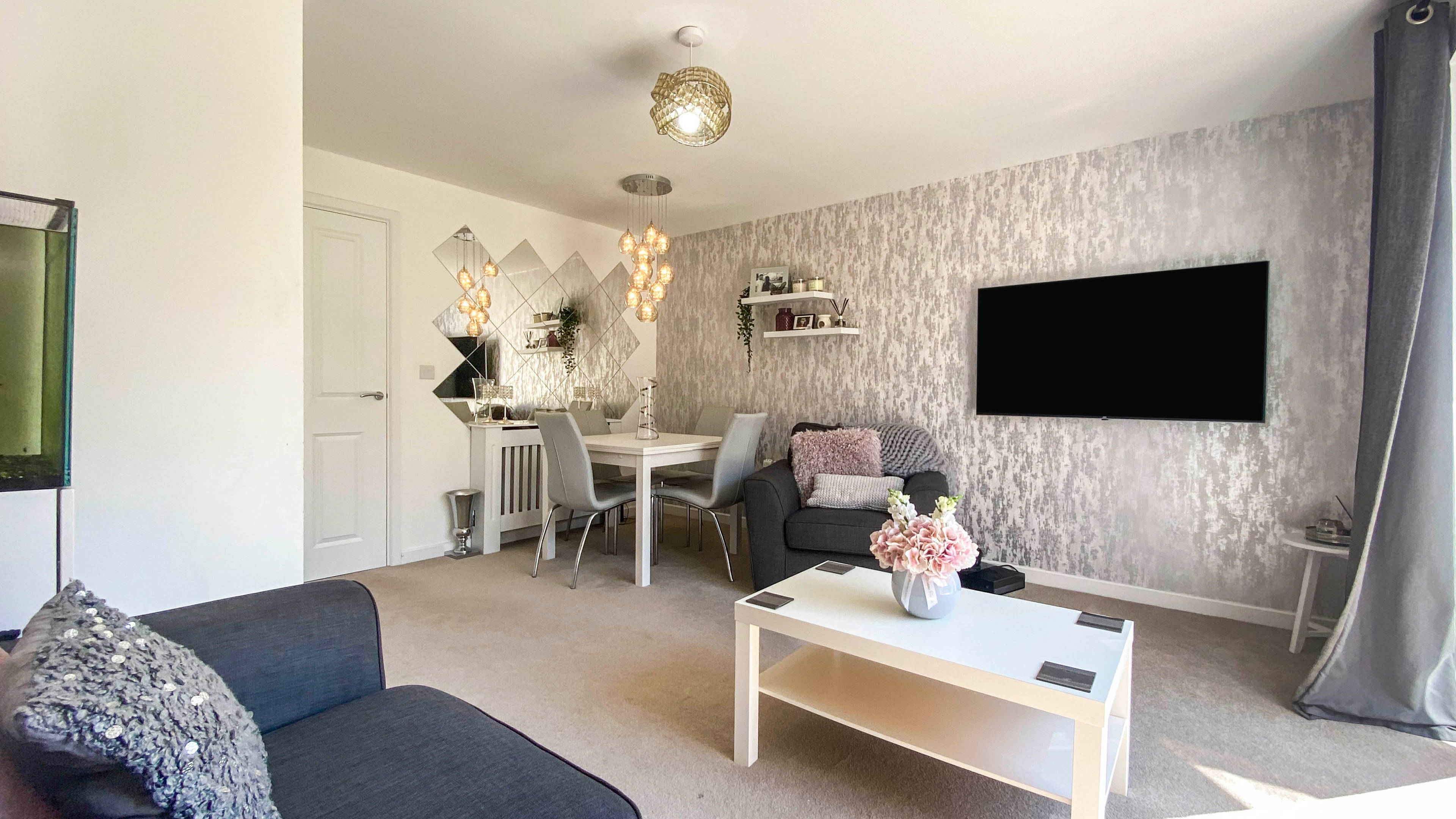 Lounge/Dining Room