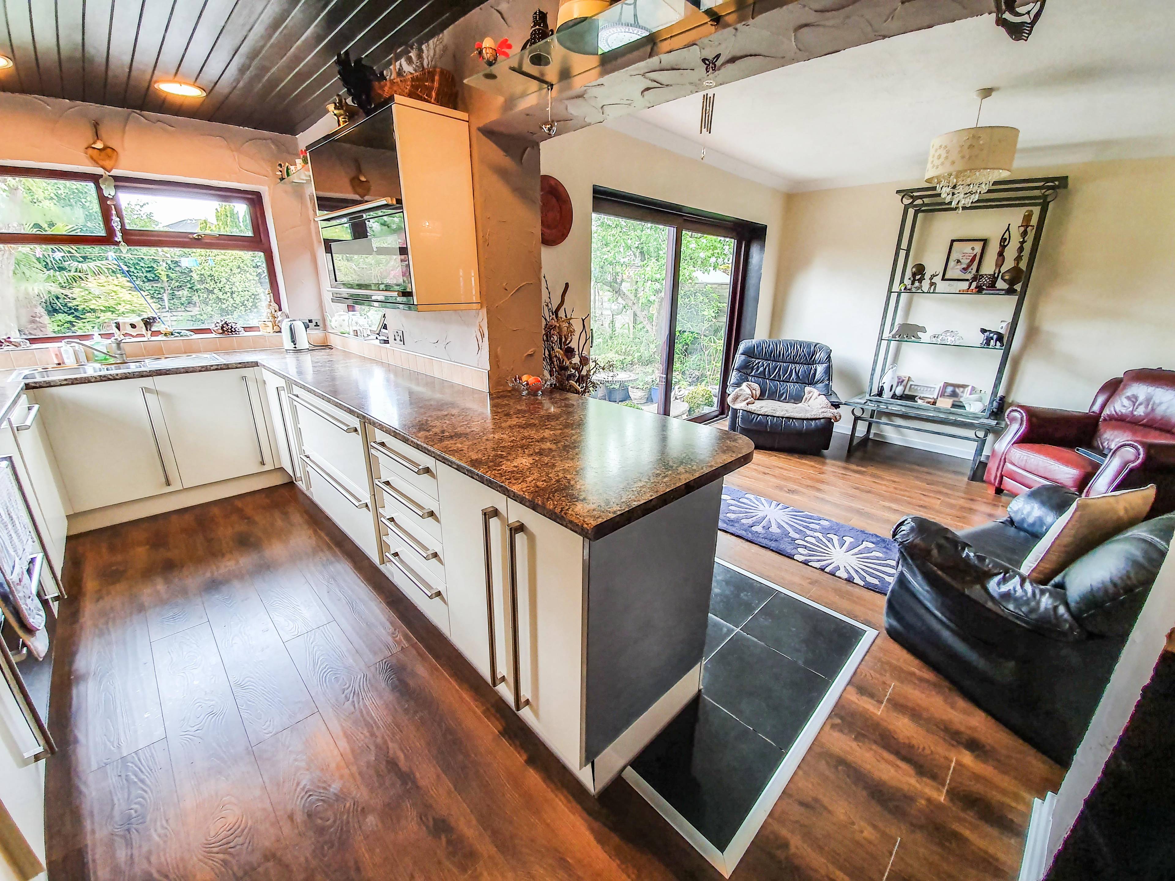 Kitchen/Breakfast
