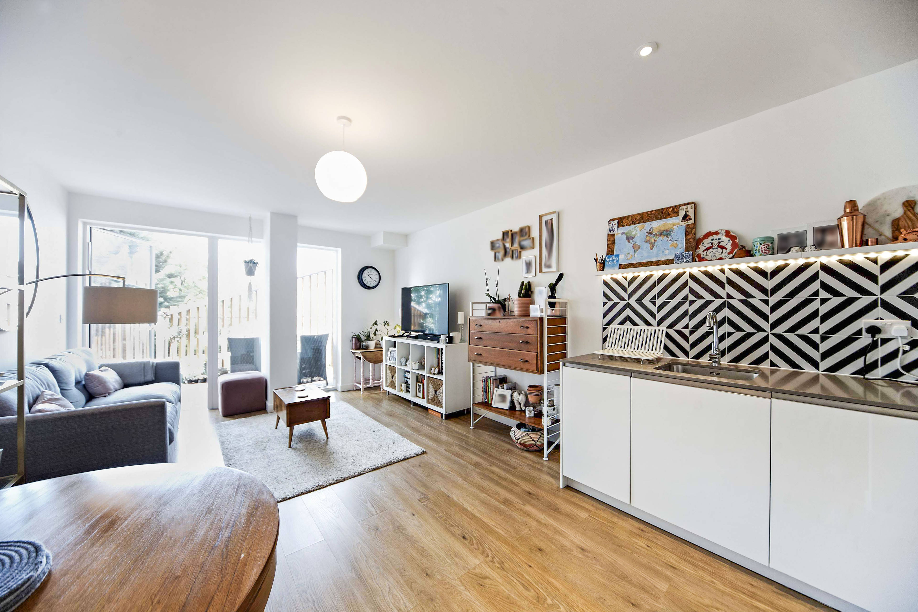 Lounge / Kitchen
