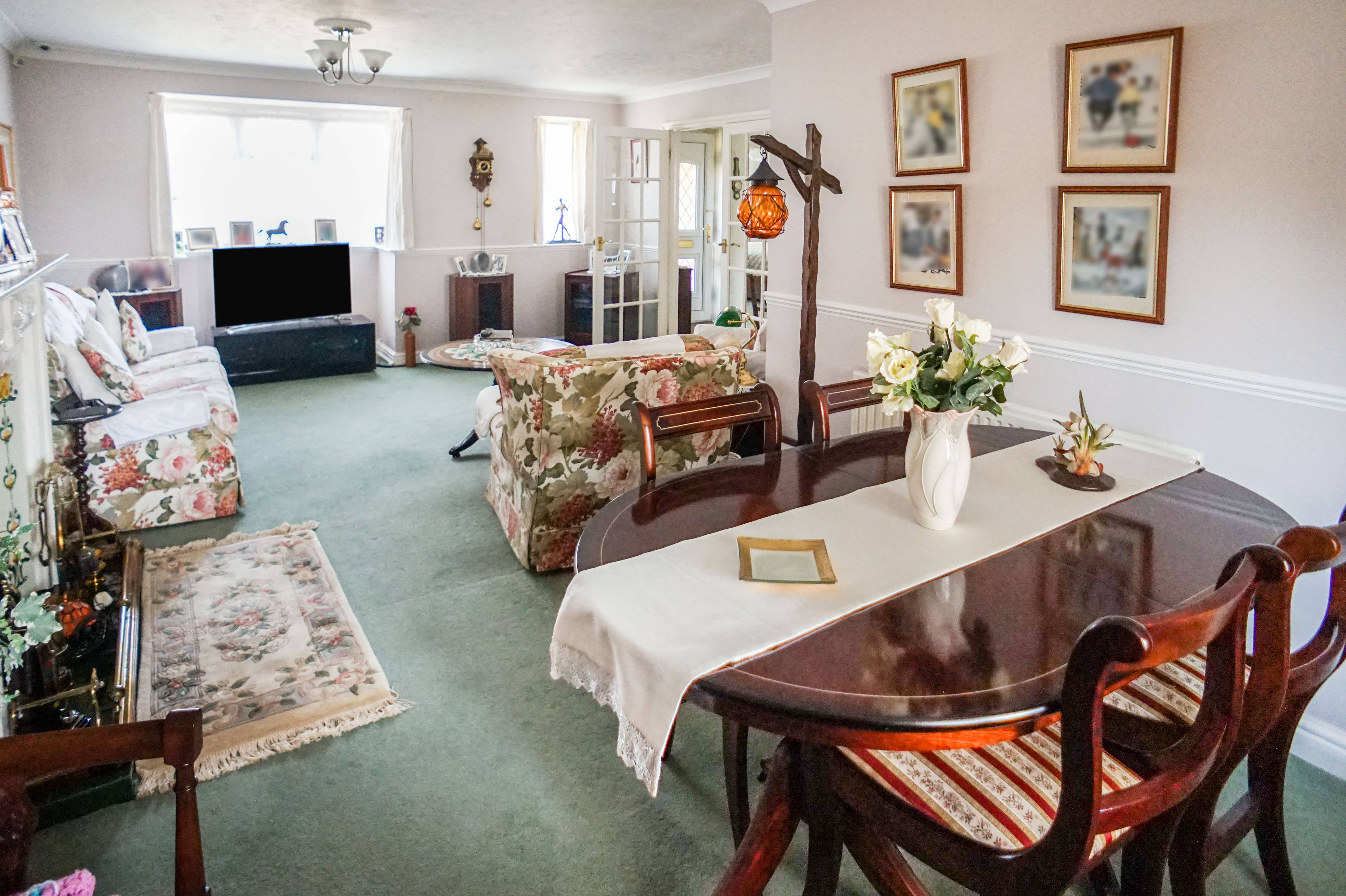 Lounge/Dining Room