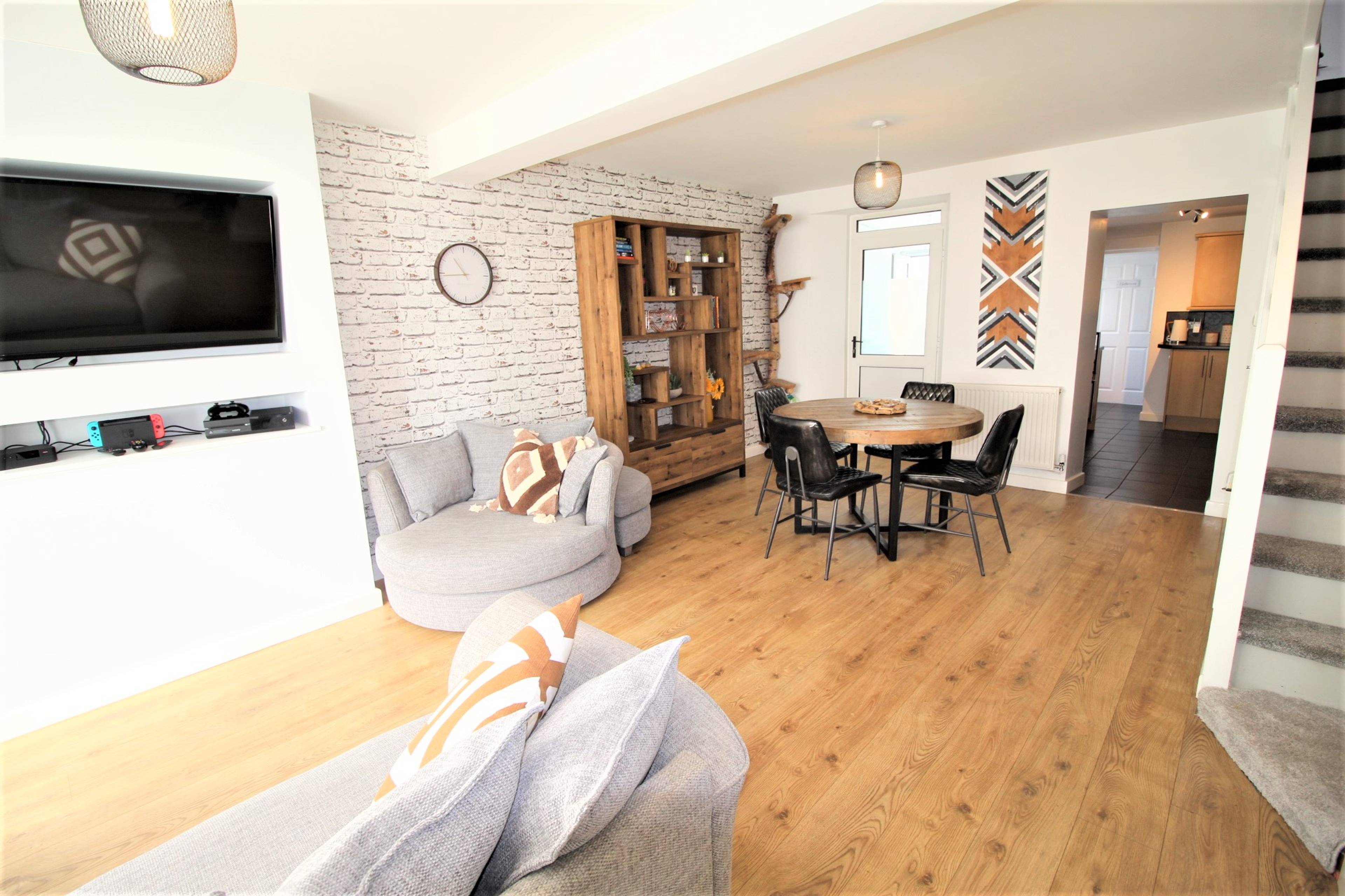 Lounge/Dining Room