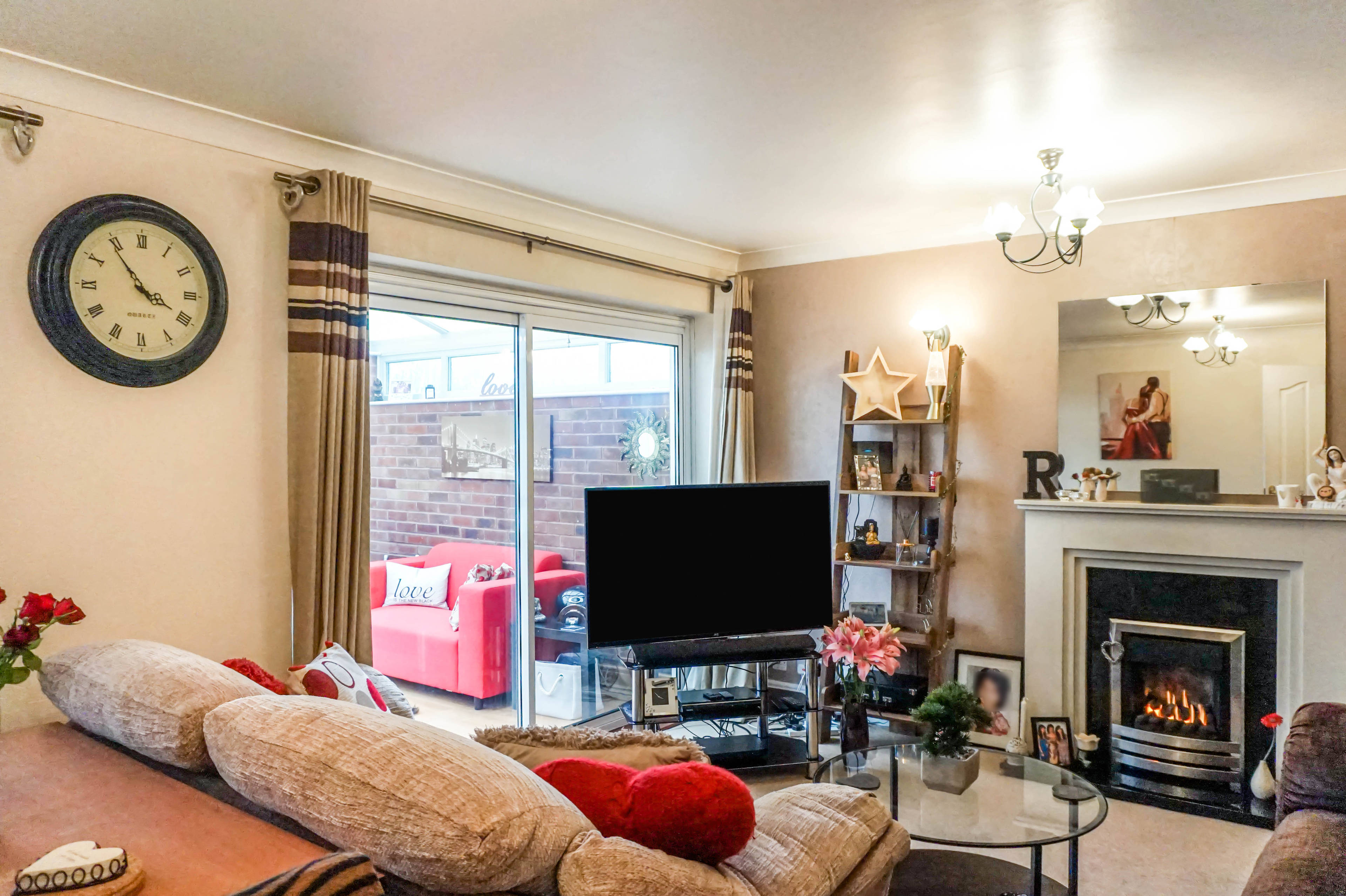 Lounge/Dining Room