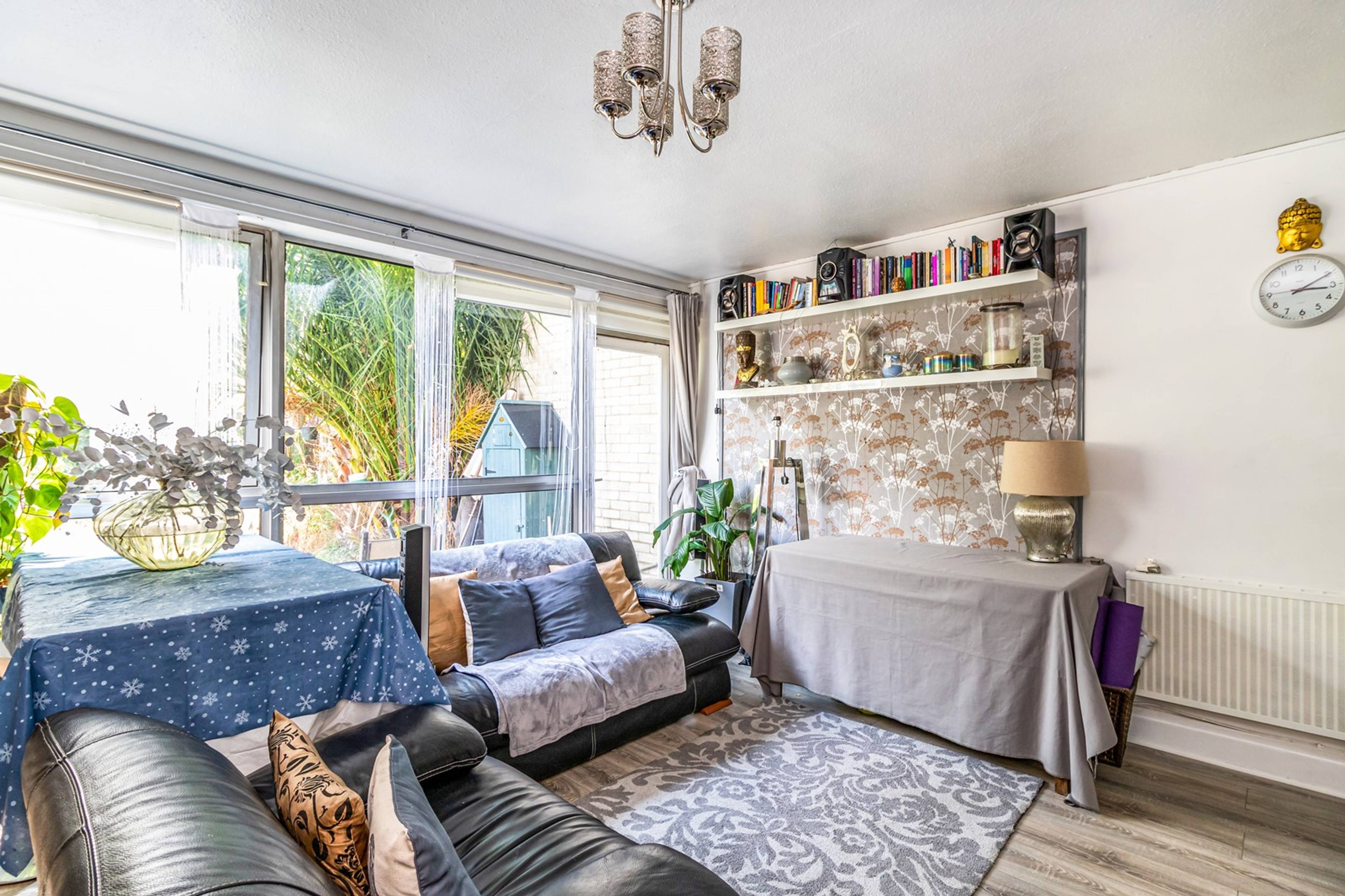 Lounge / Kitchen