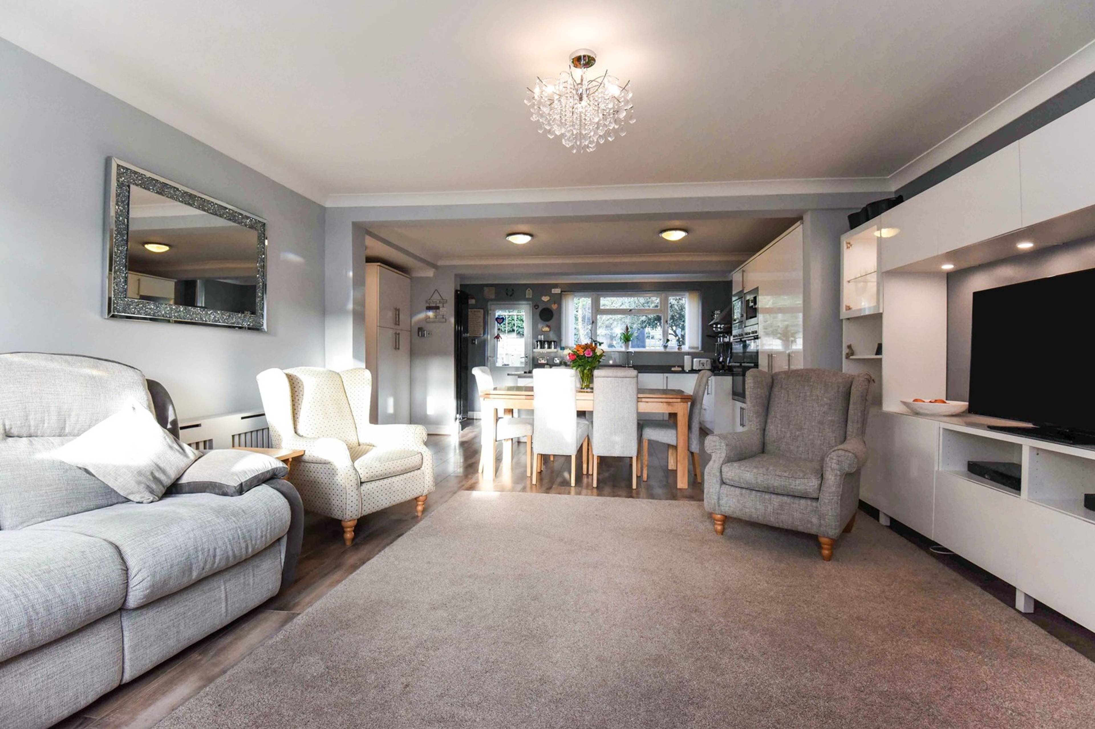 Lounge / Kitchen