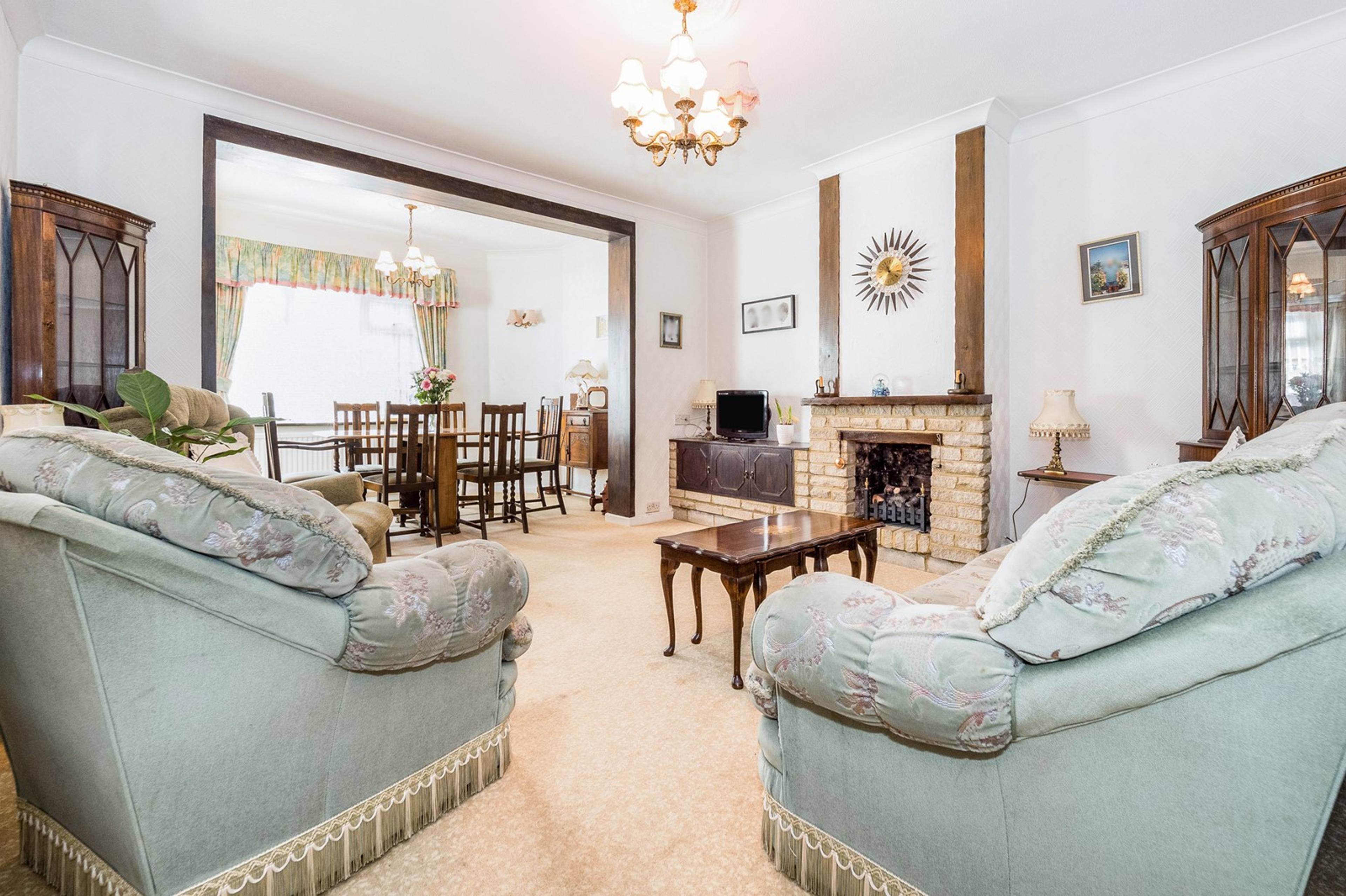 Lounge/Dining Room