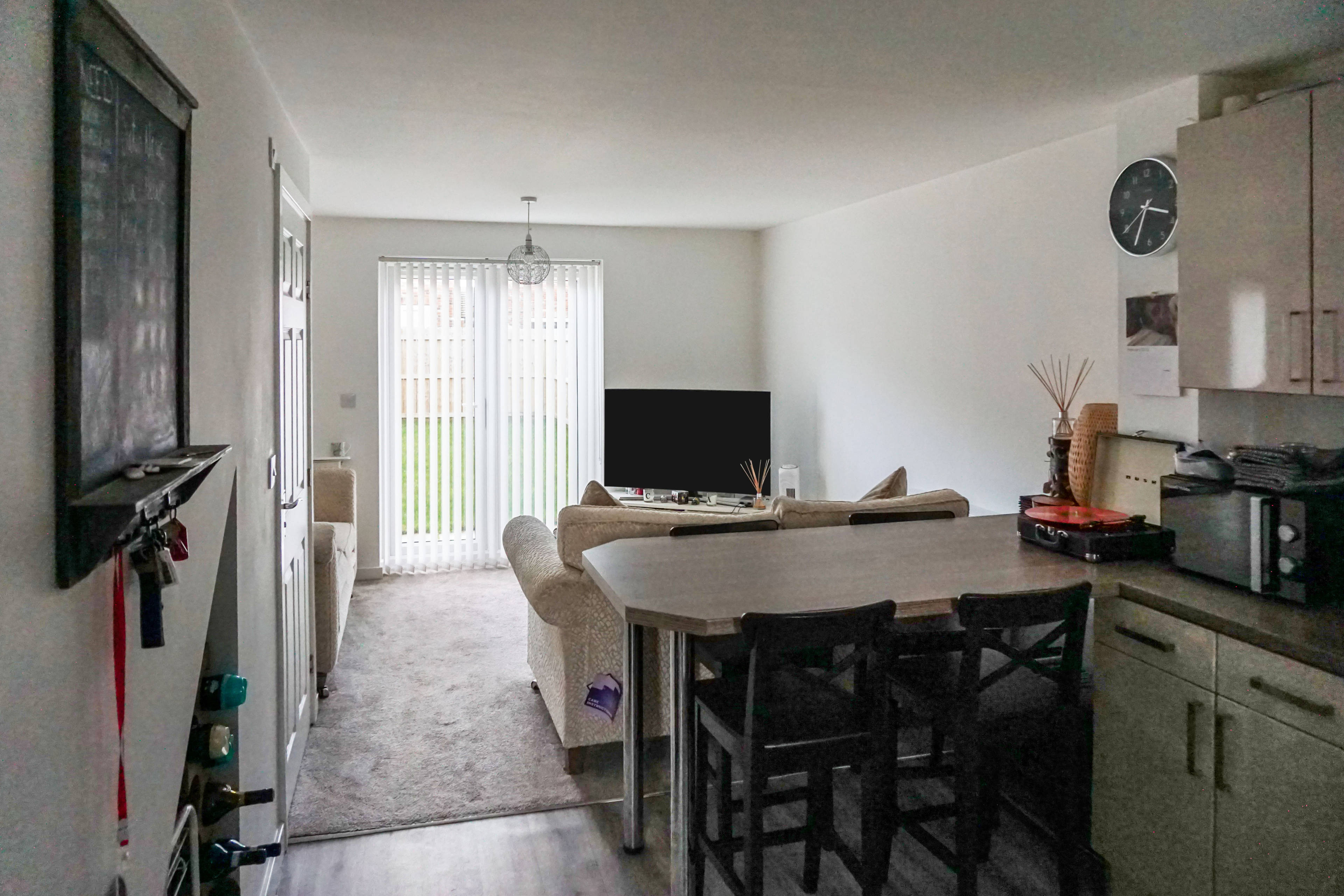 Lounge / Kitchen