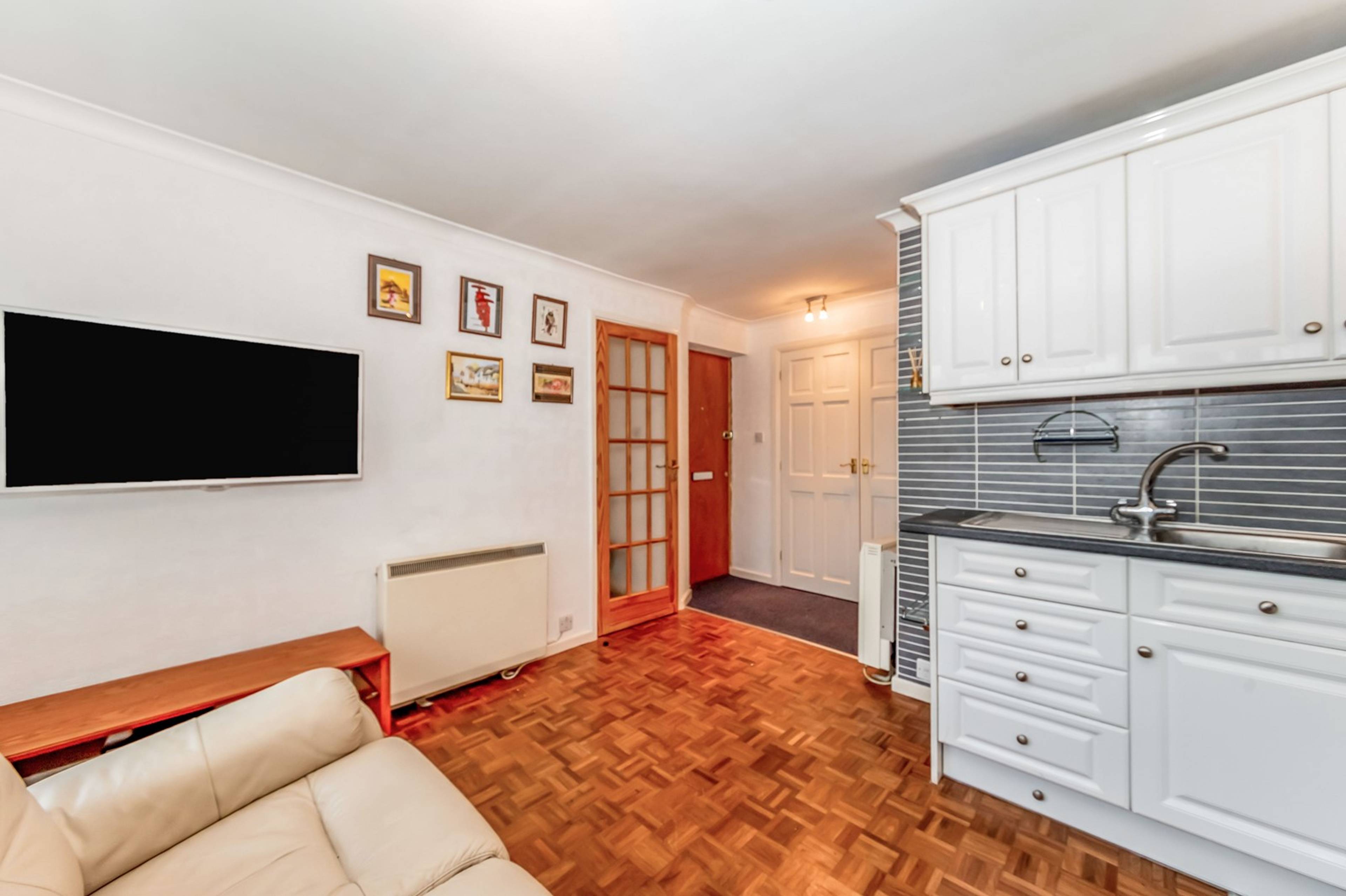 Lounge / Kitchen