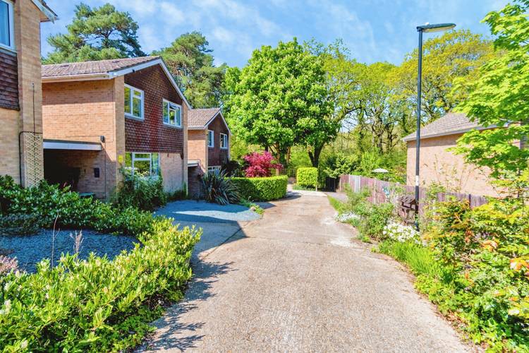 3 bedroom link detached house