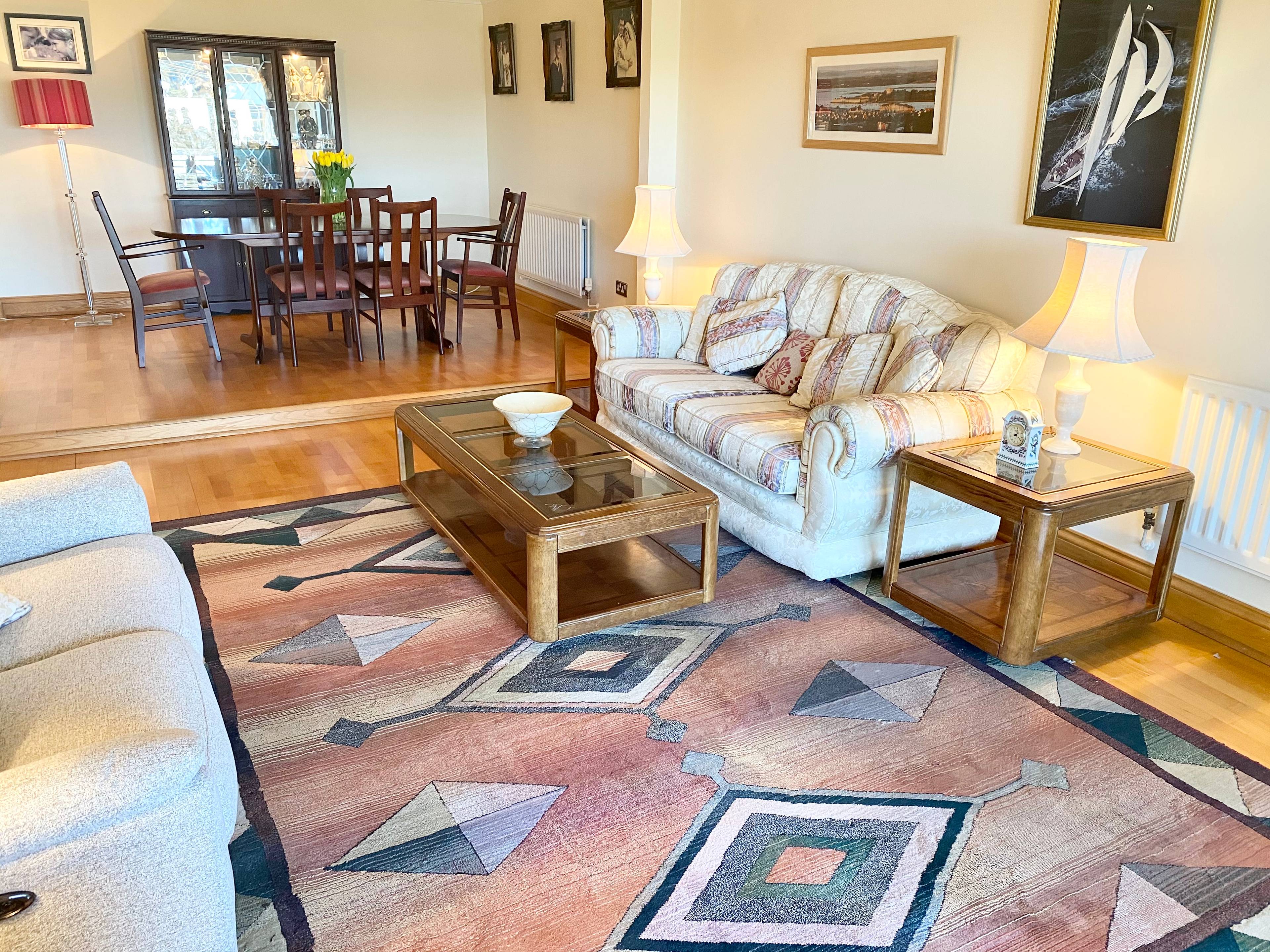 Lounge/Dining Room
