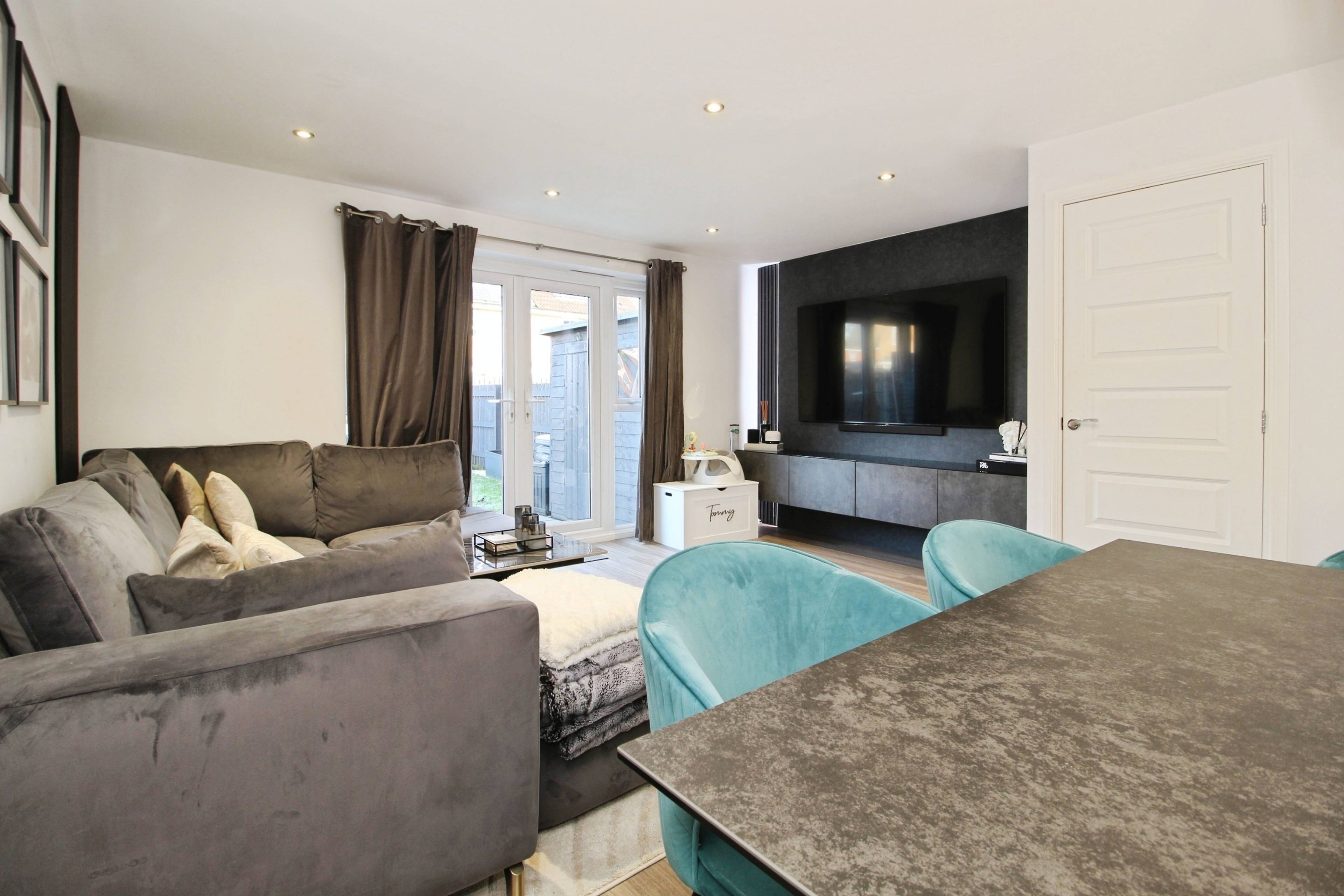 Lounge/Dining Room