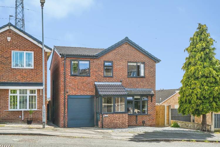 5 bedroom detached house