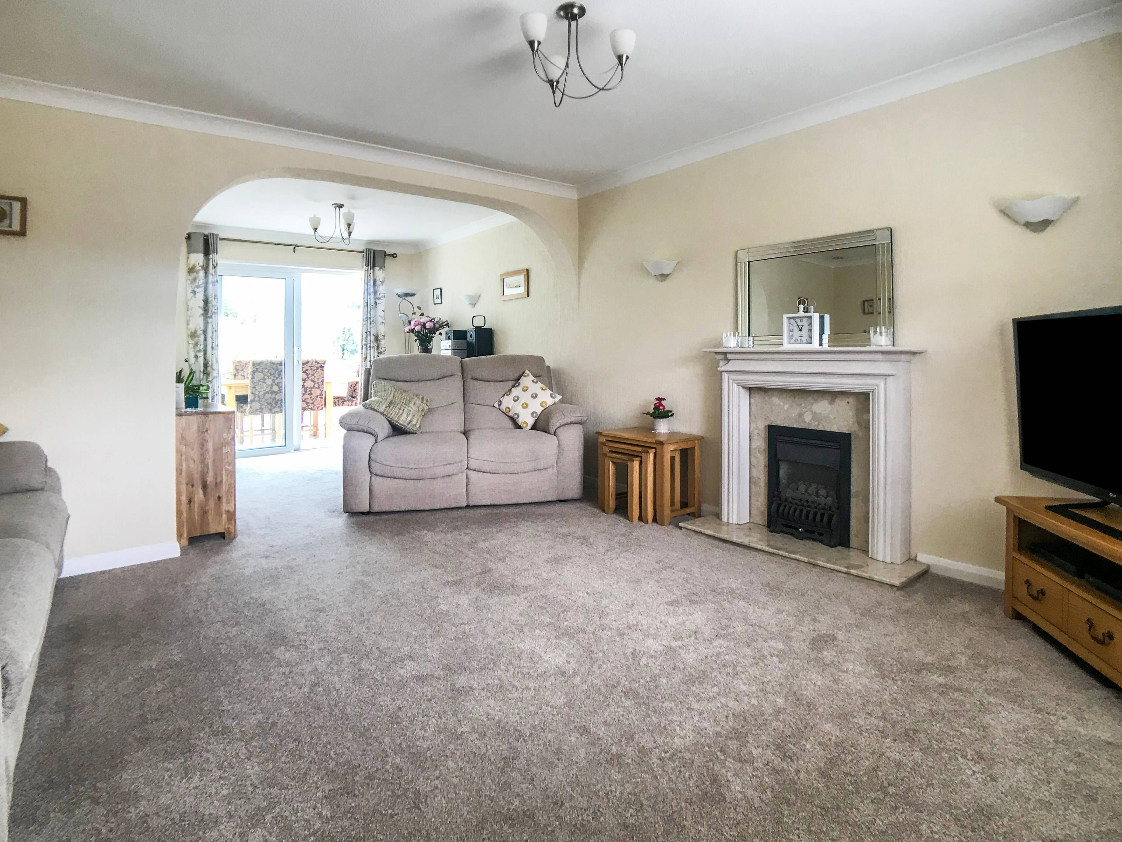 Lounge/Dining Room