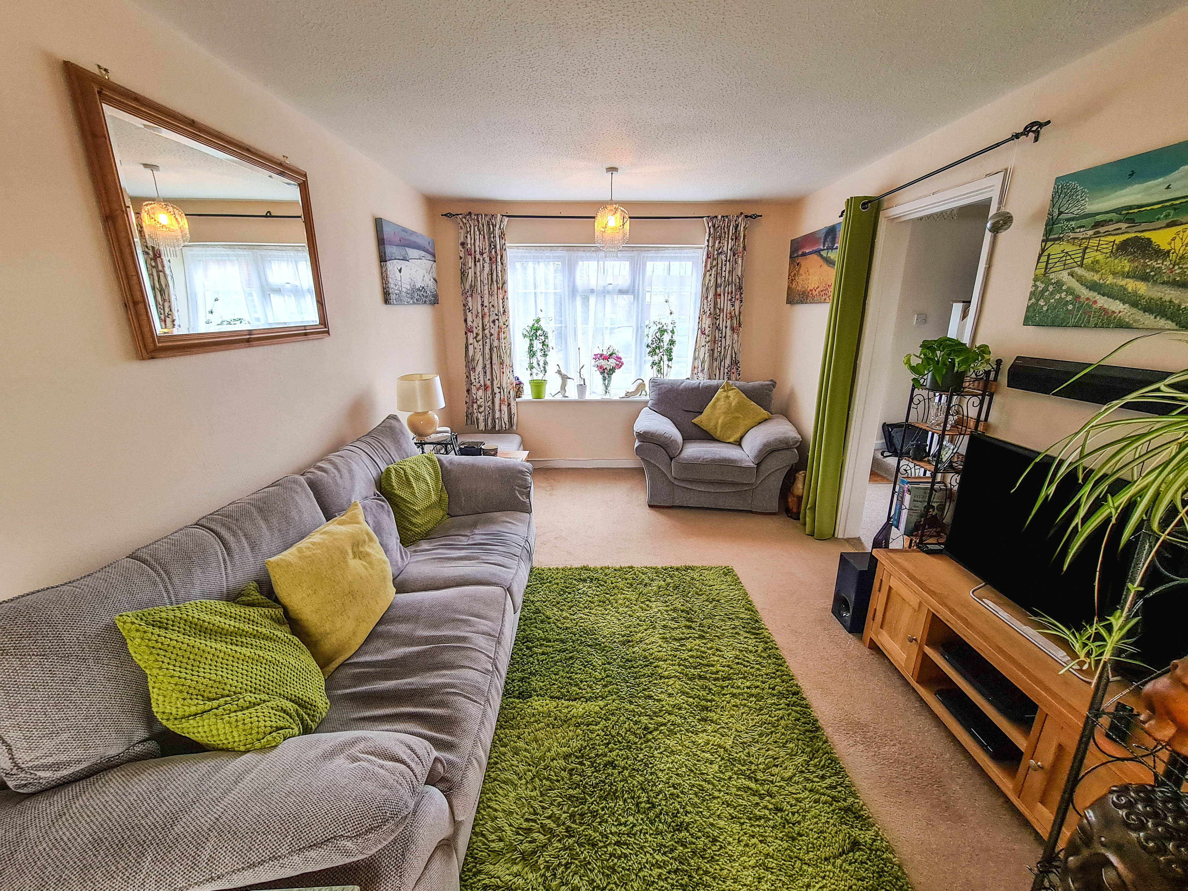 Lounge/Dining Room