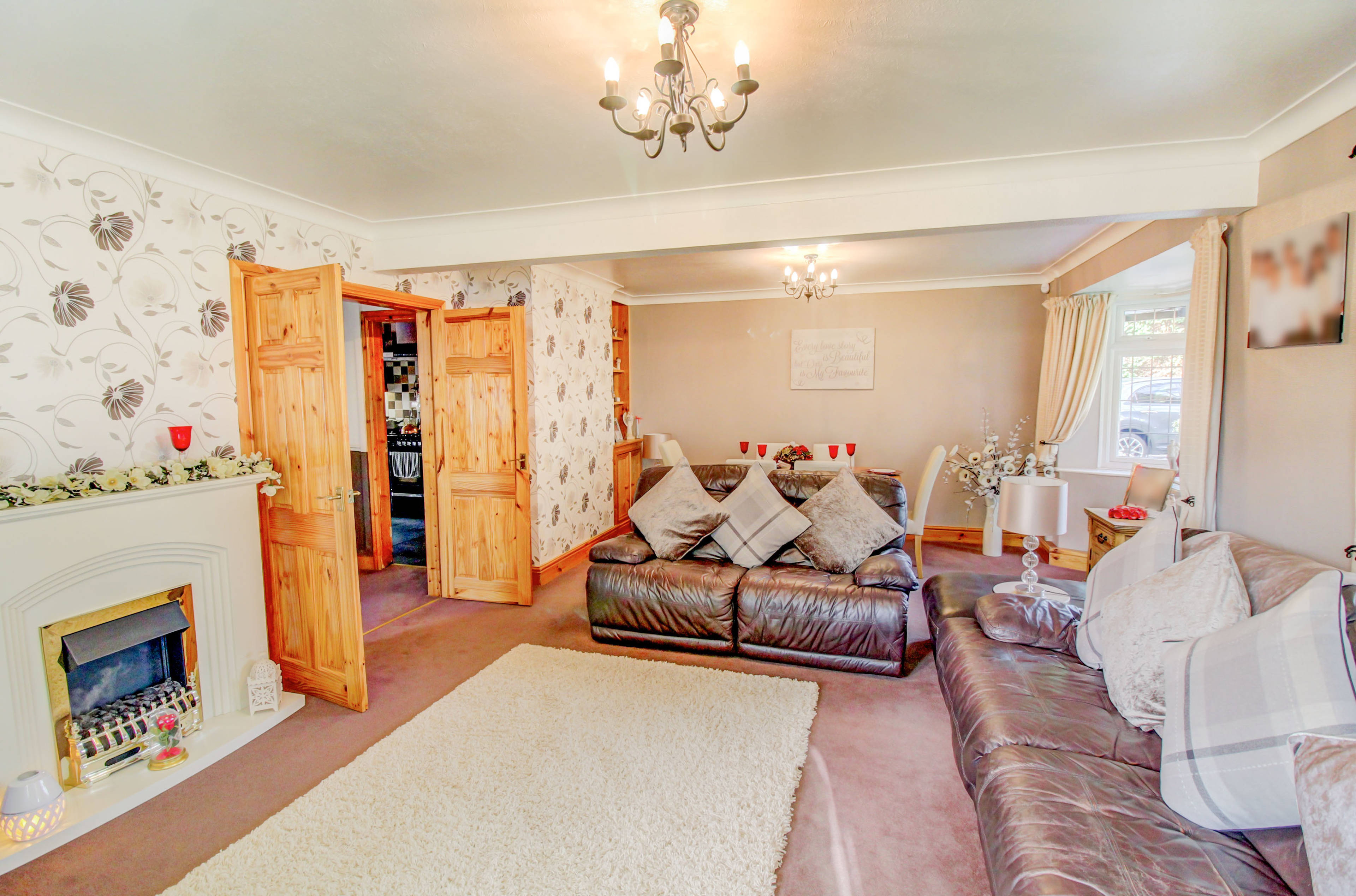 Lounge/Dining Room