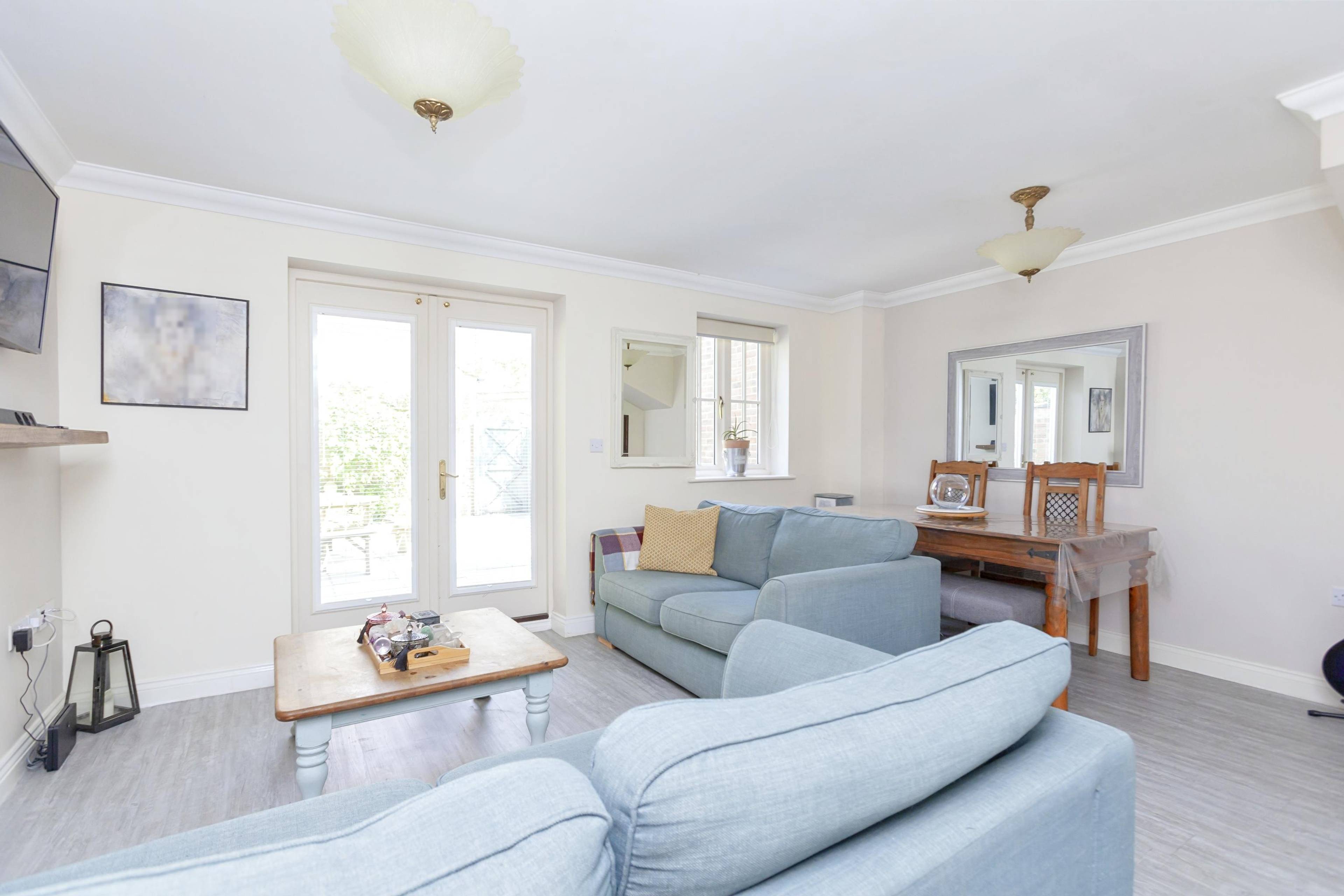 Lounge/Dining Room