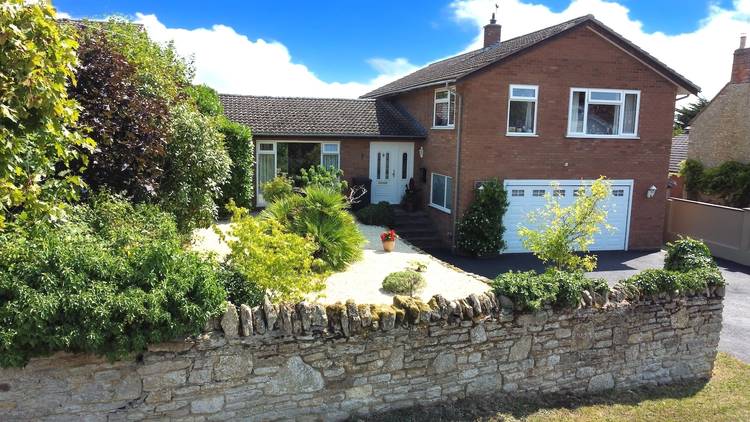 4 bedroom detached house