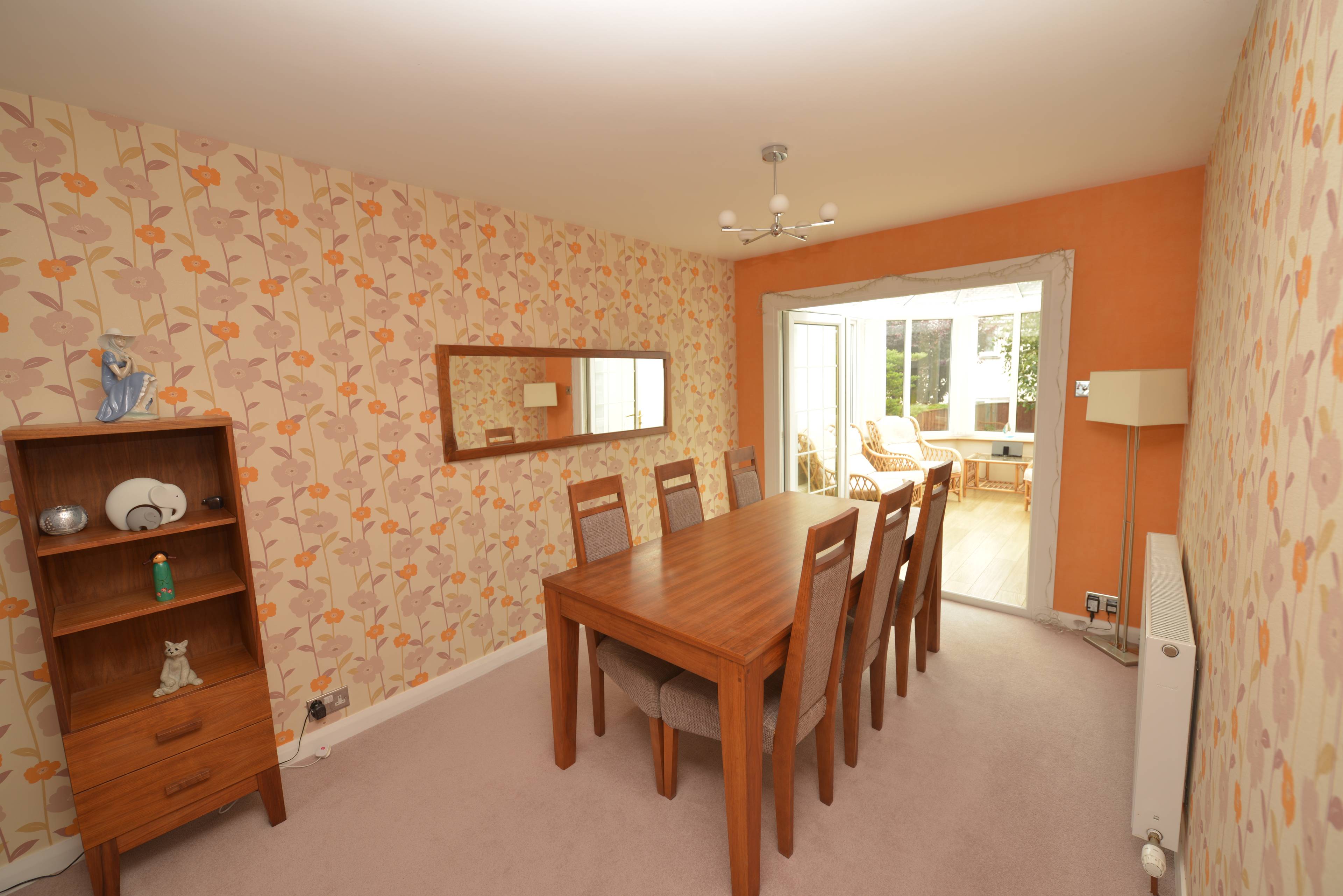 Lounge/Dining Room