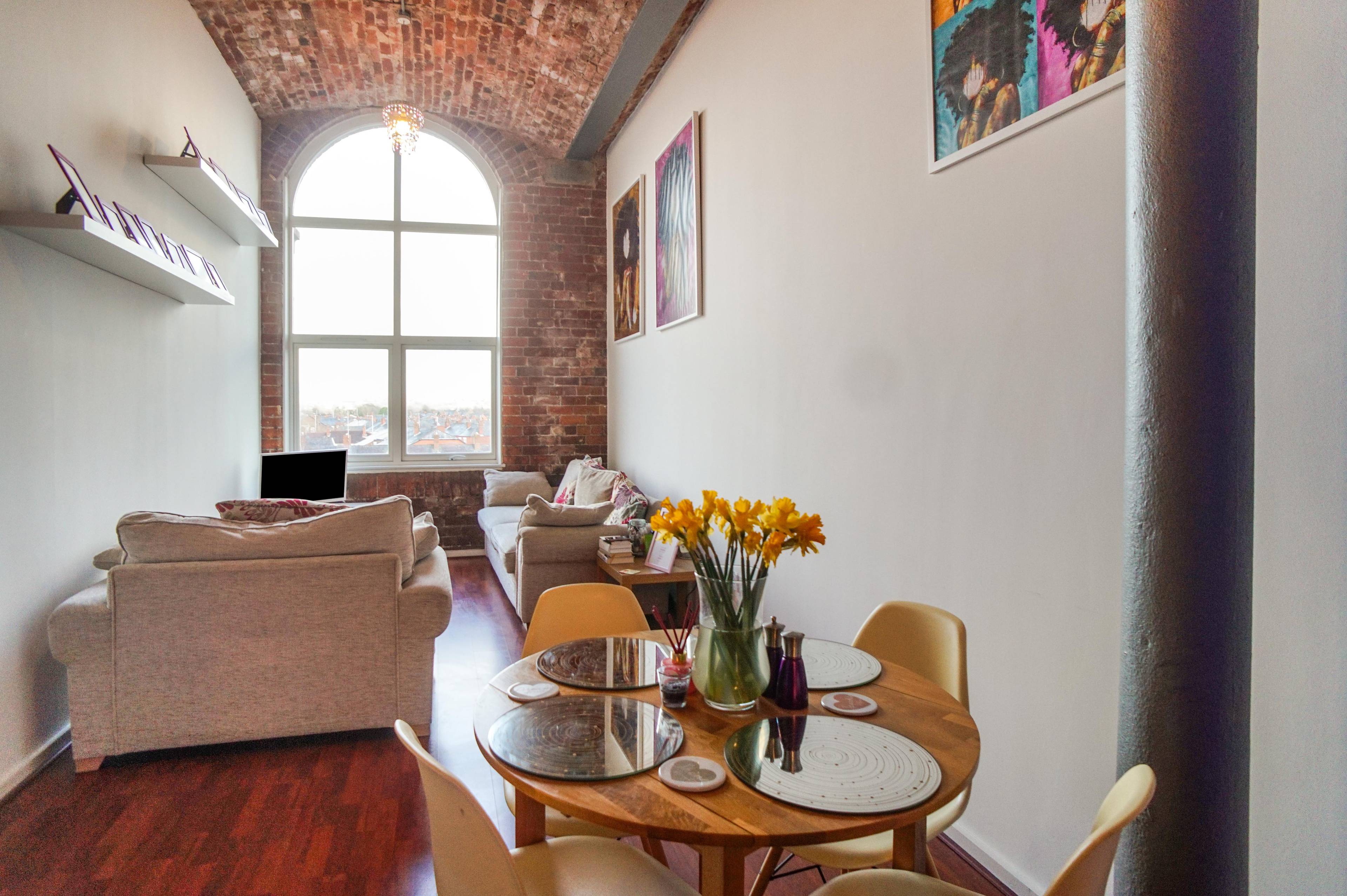 Lounge/Dining Room