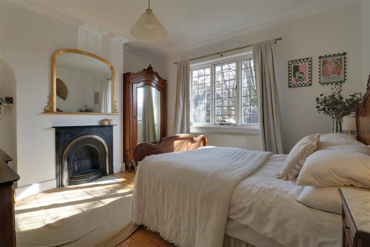5 bedroom semi-detached house