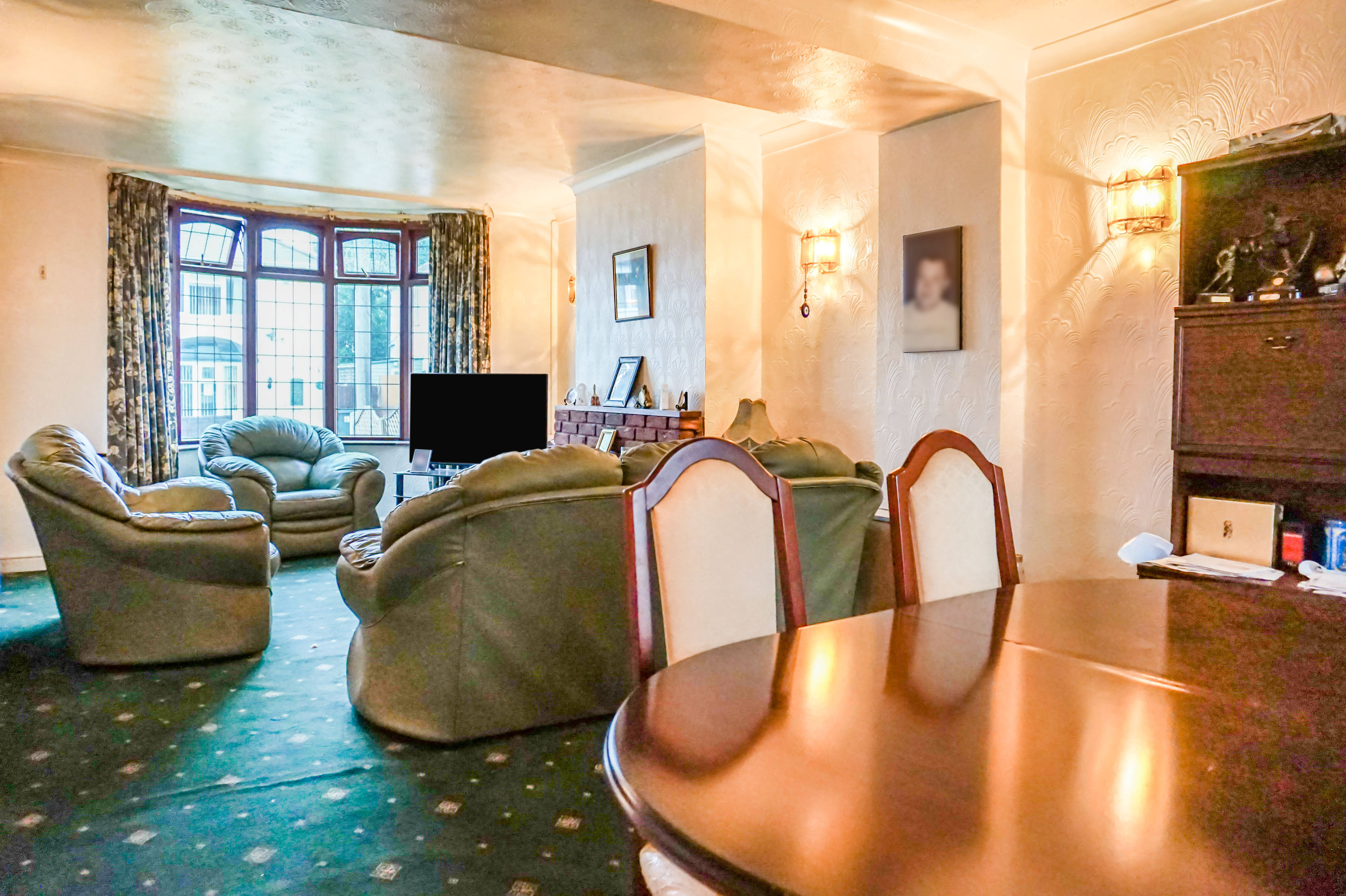 Lounge/Dining Room