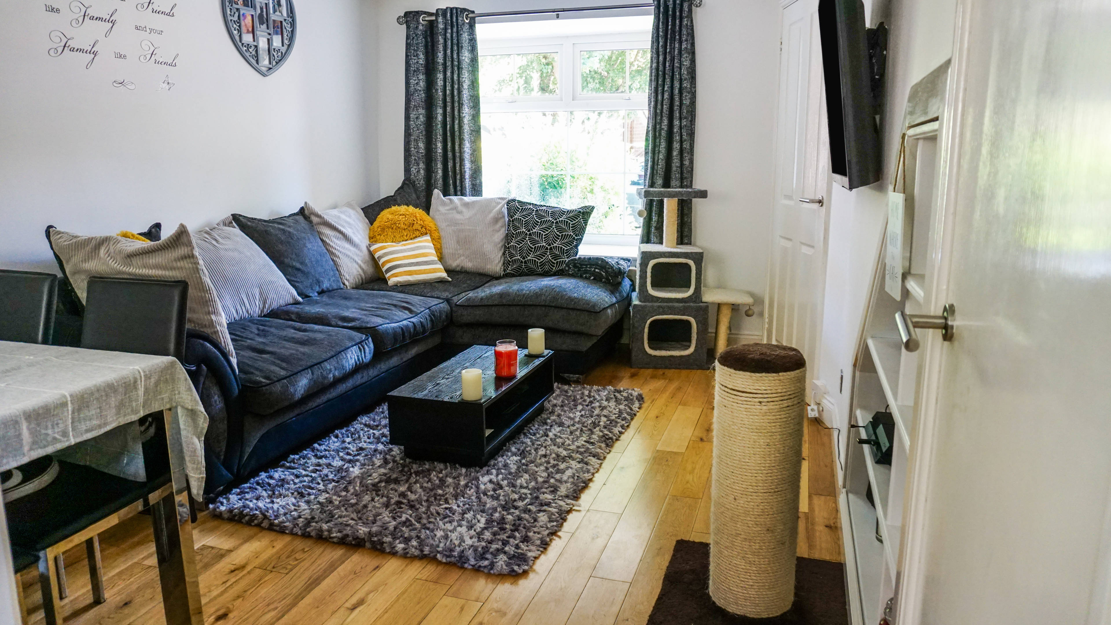 Lounge/Dining Room