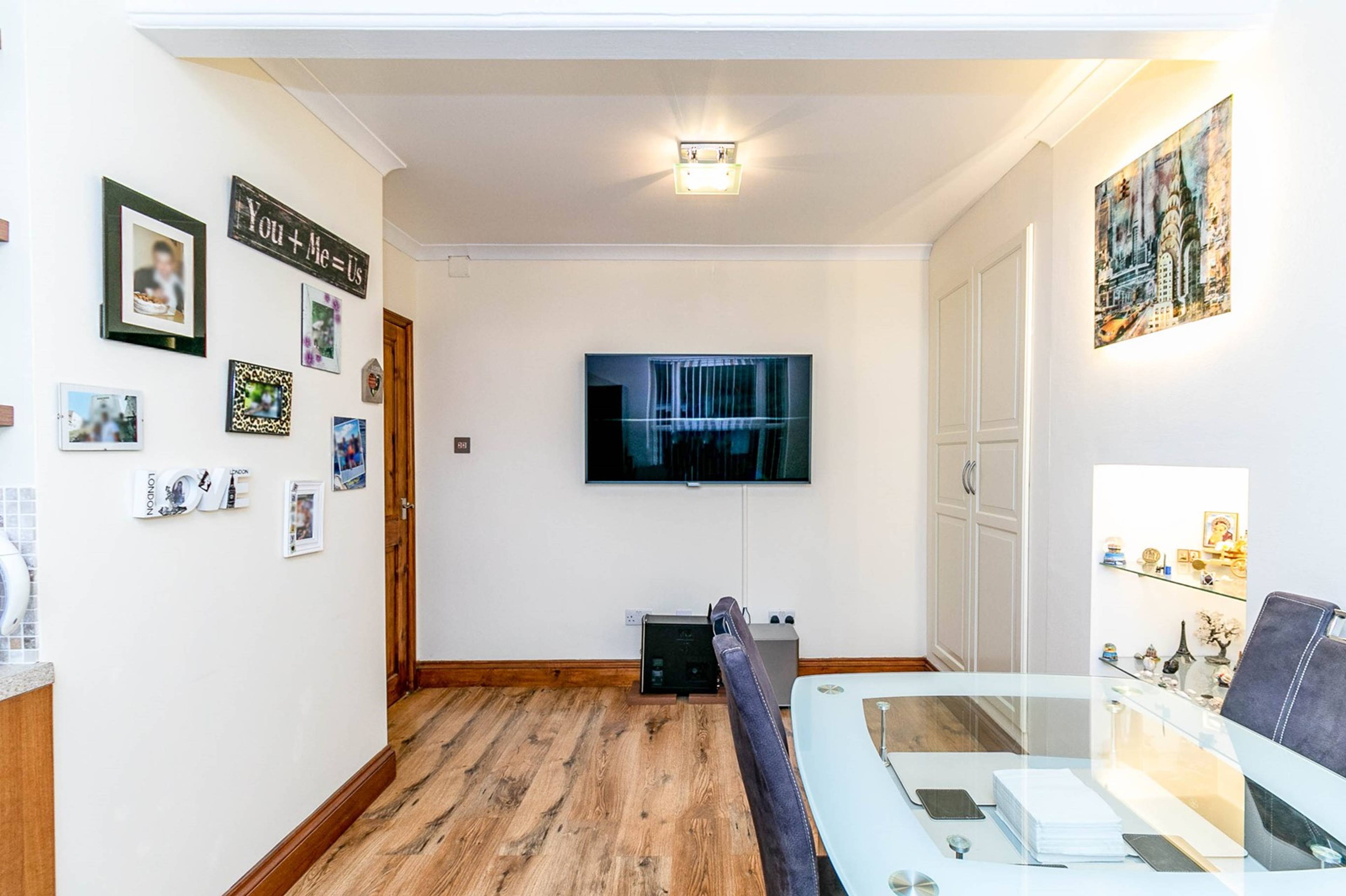 Lounge/Dining Room