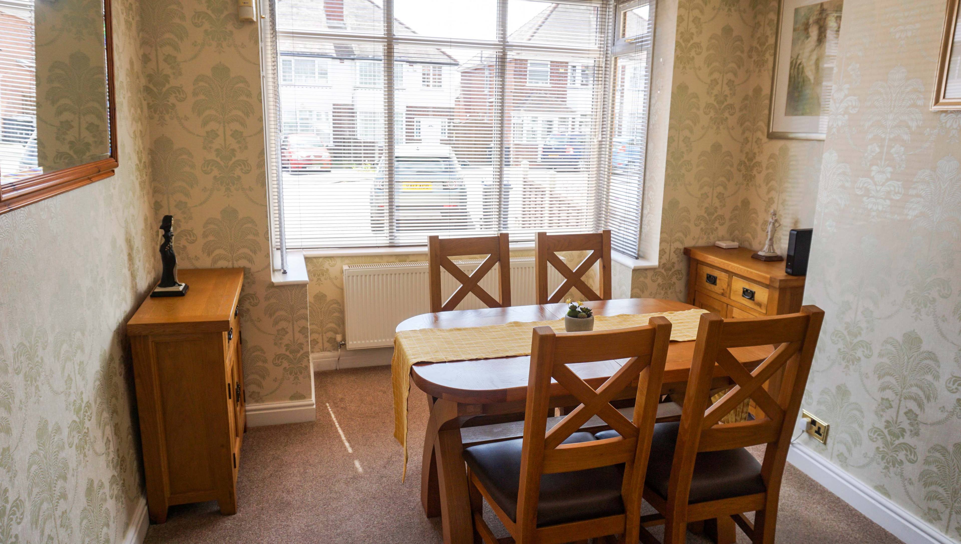 Lounge/Dining Room