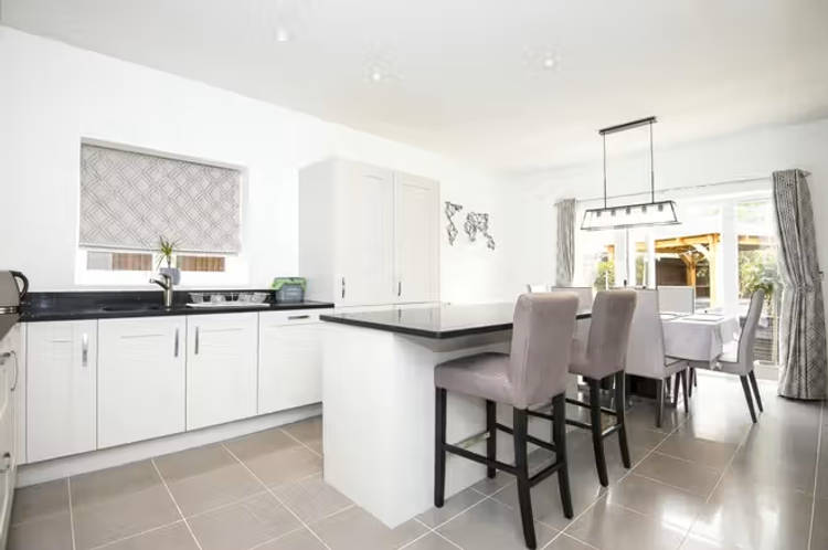 4 bedroom detached house