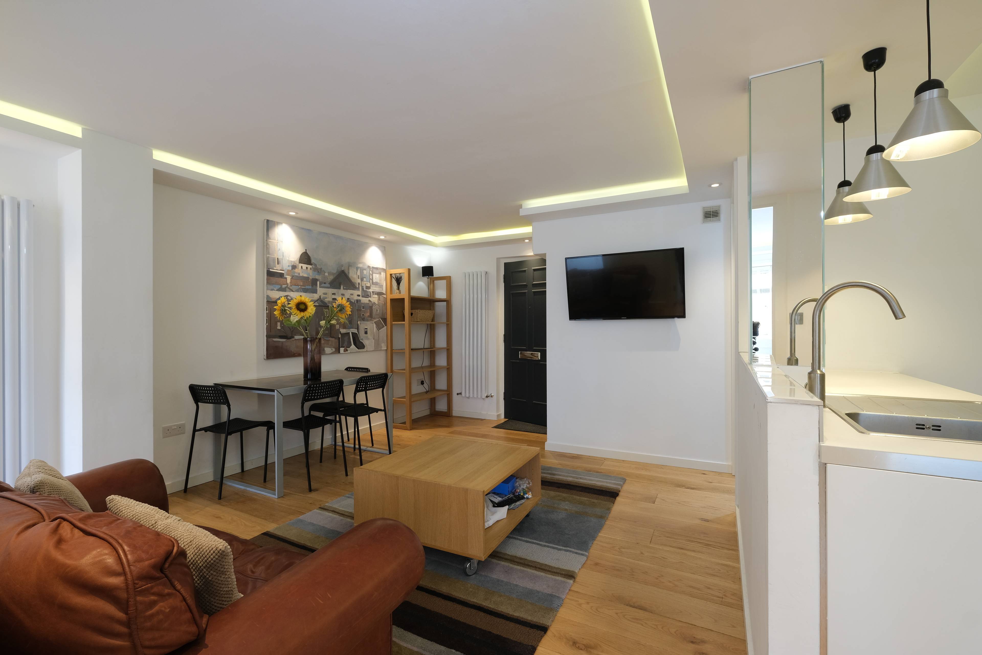 Lounge / Kitchen