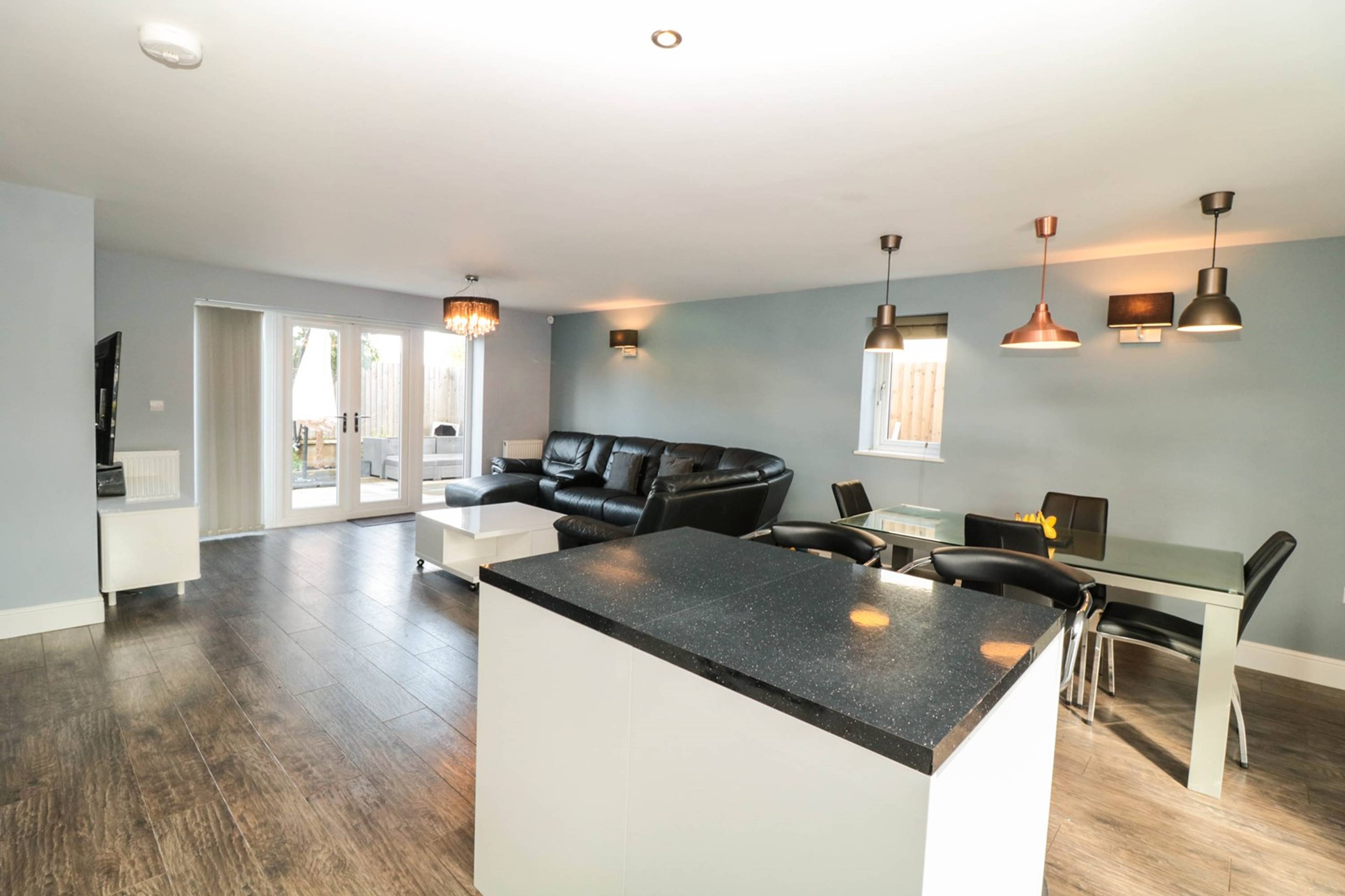Lounge / Kitchen