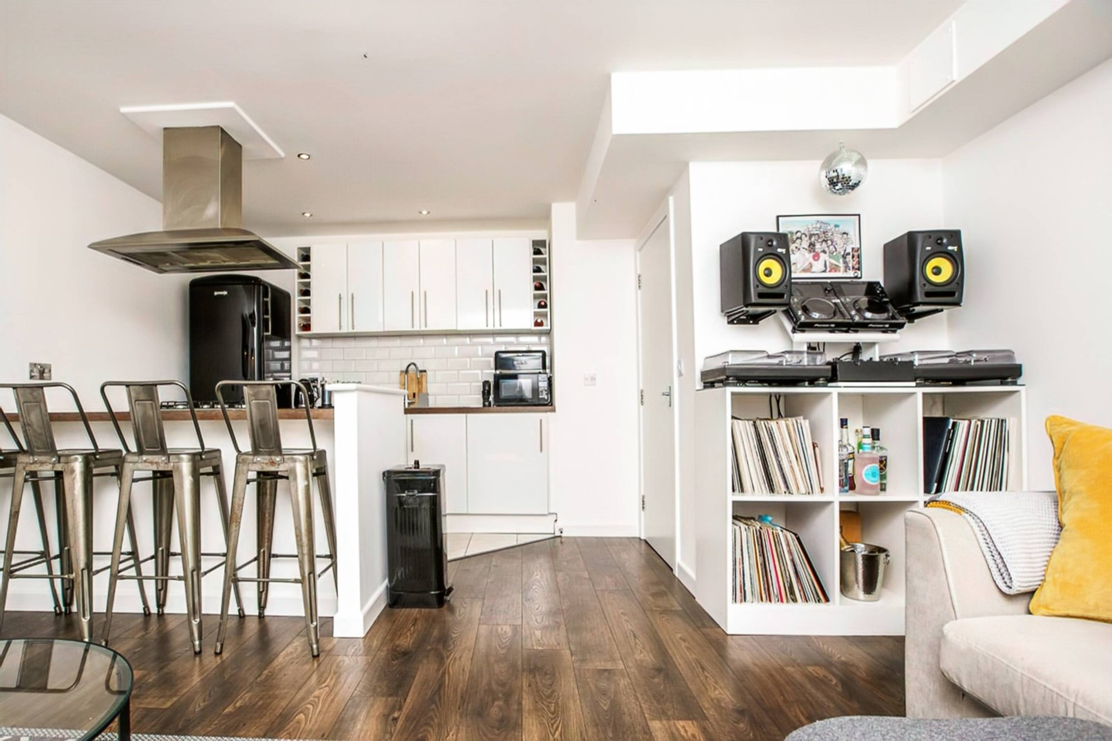 Lounge / Kitchen