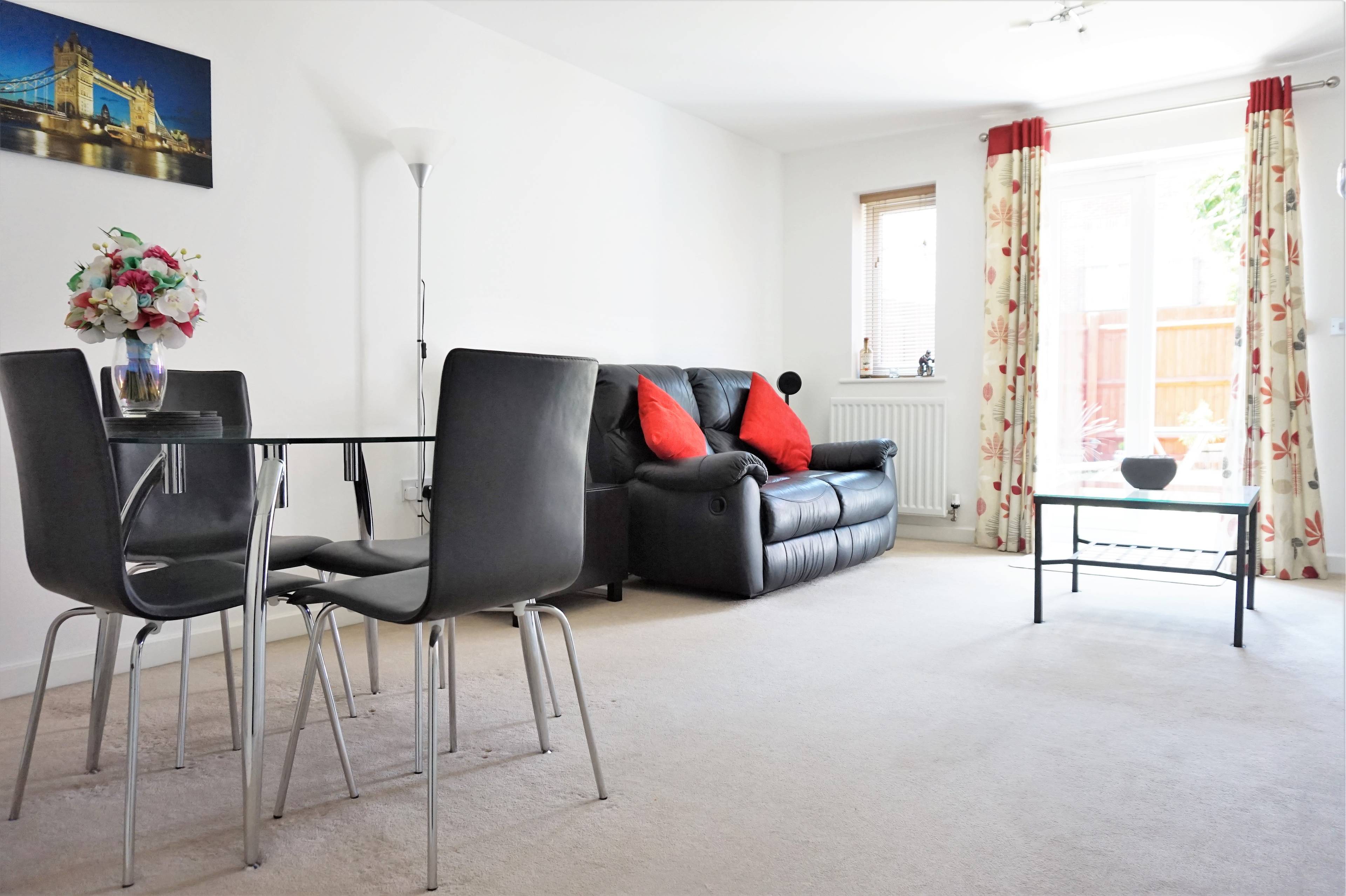 Lounge/Dining Room