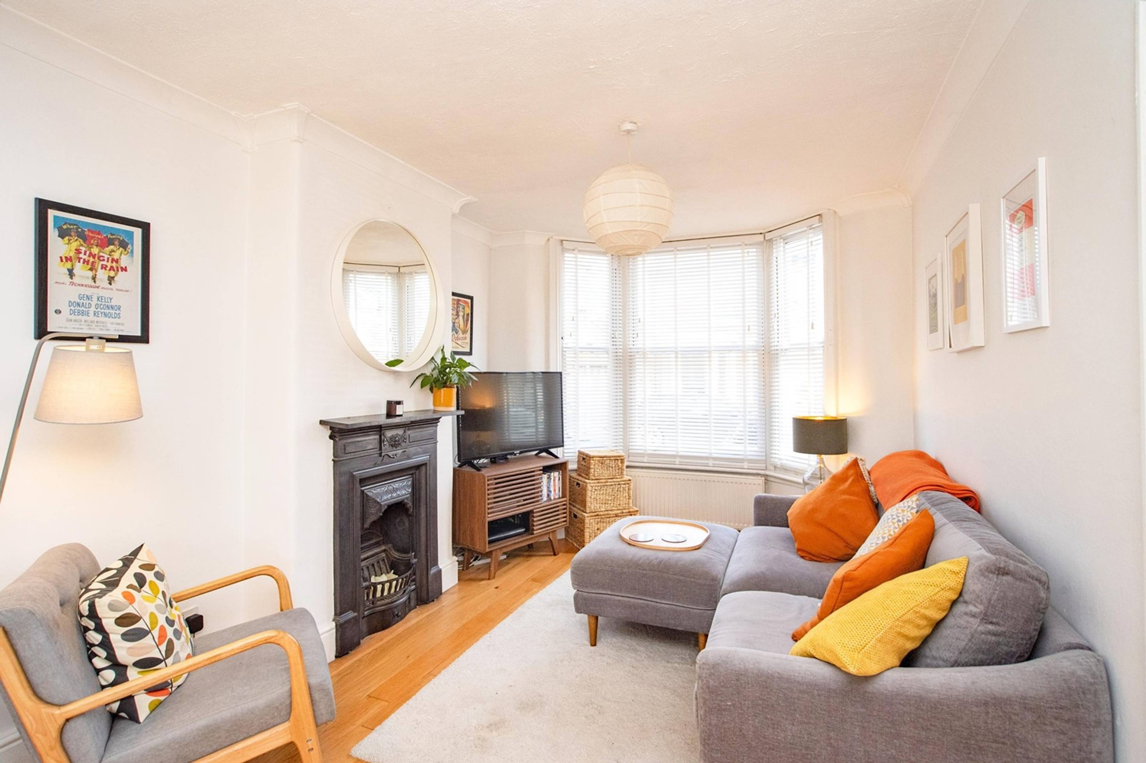 Lounge/Dining Room