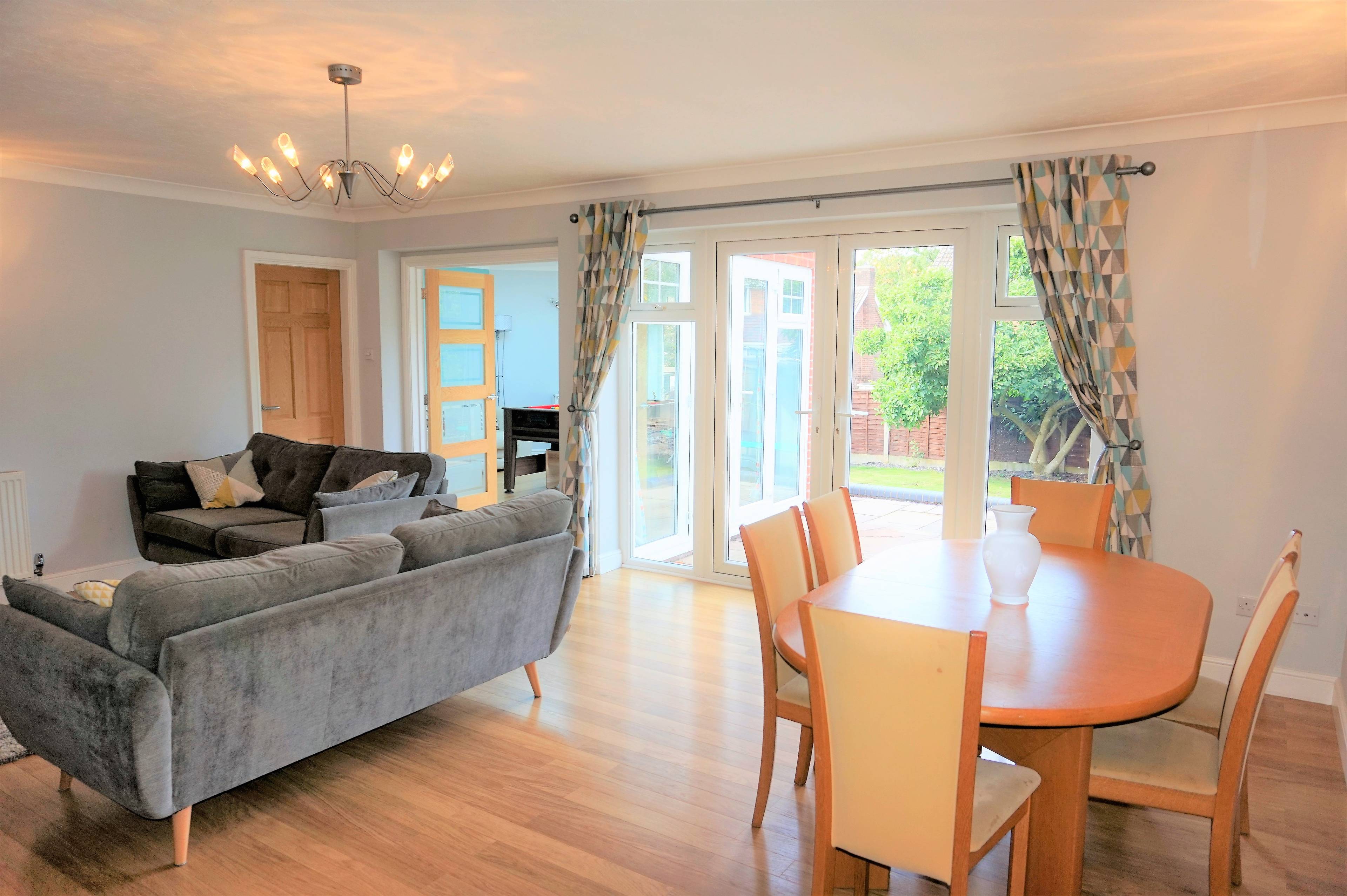 Lounge/Dining Room