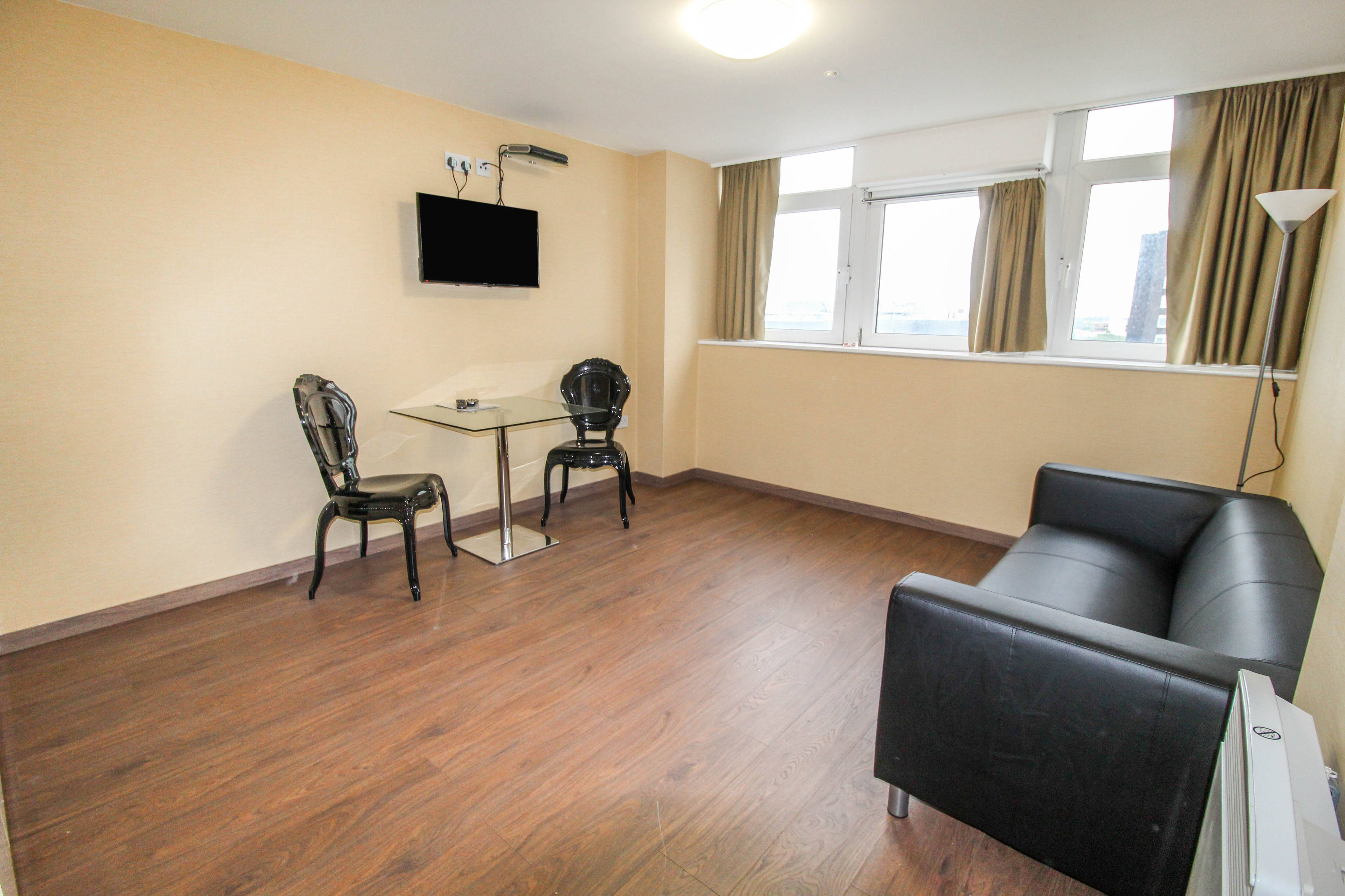 Lounge / Kitchen