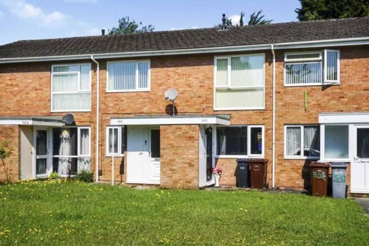 2 bedroom ground floor maisonette