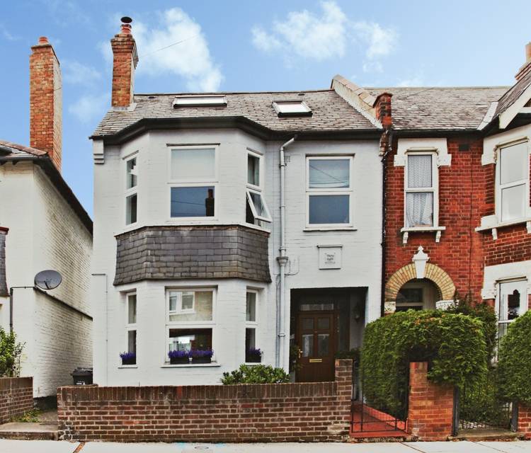 6 bedroom semi-detached house