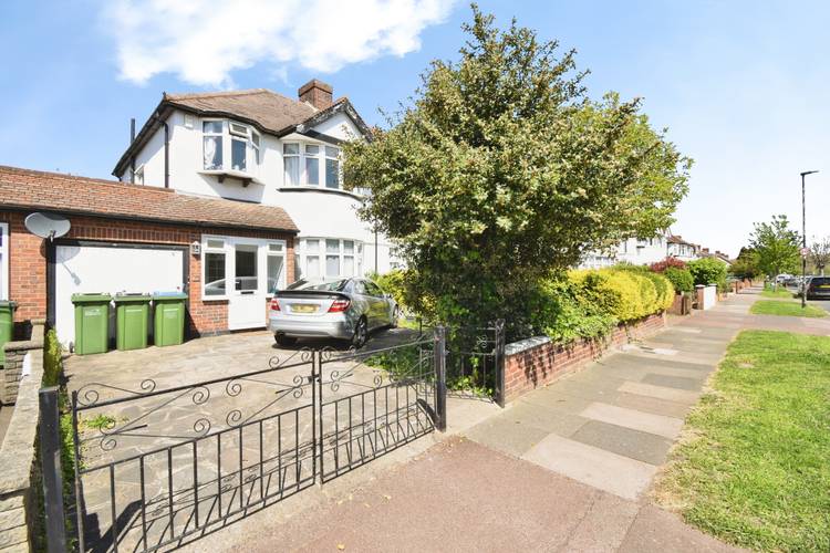 3 bedroom semi-detached house