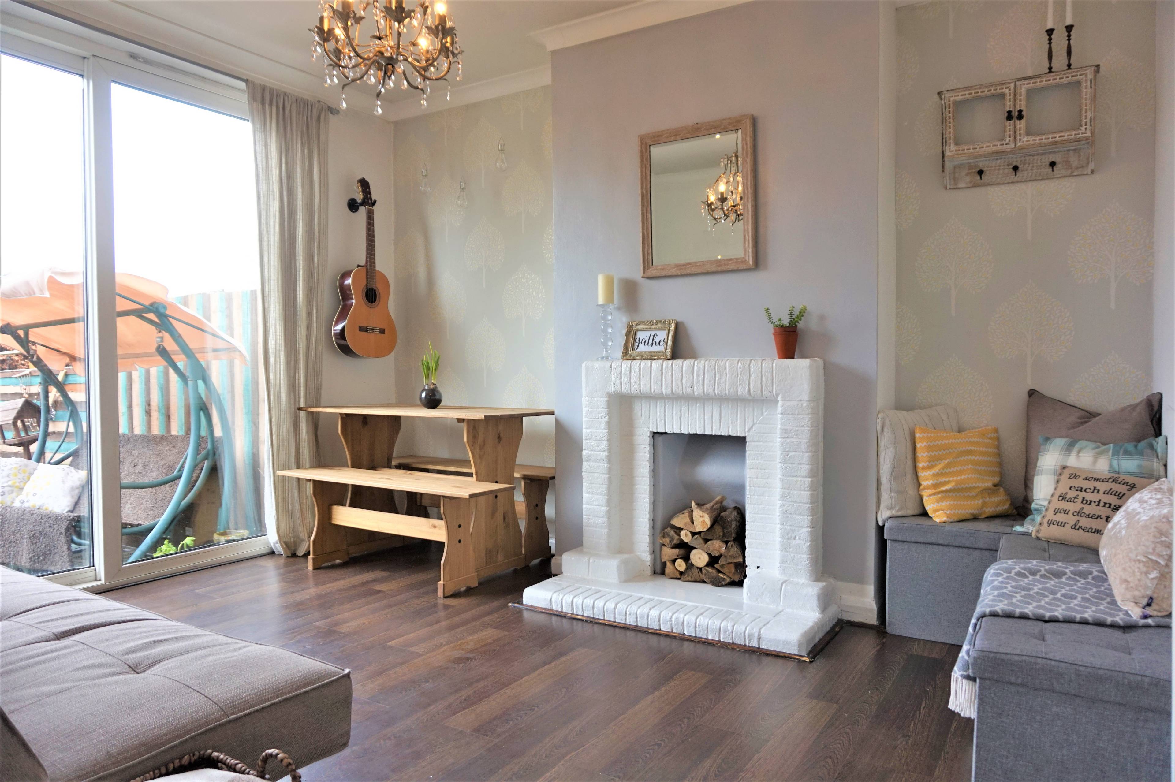 Lounge/Dining Room