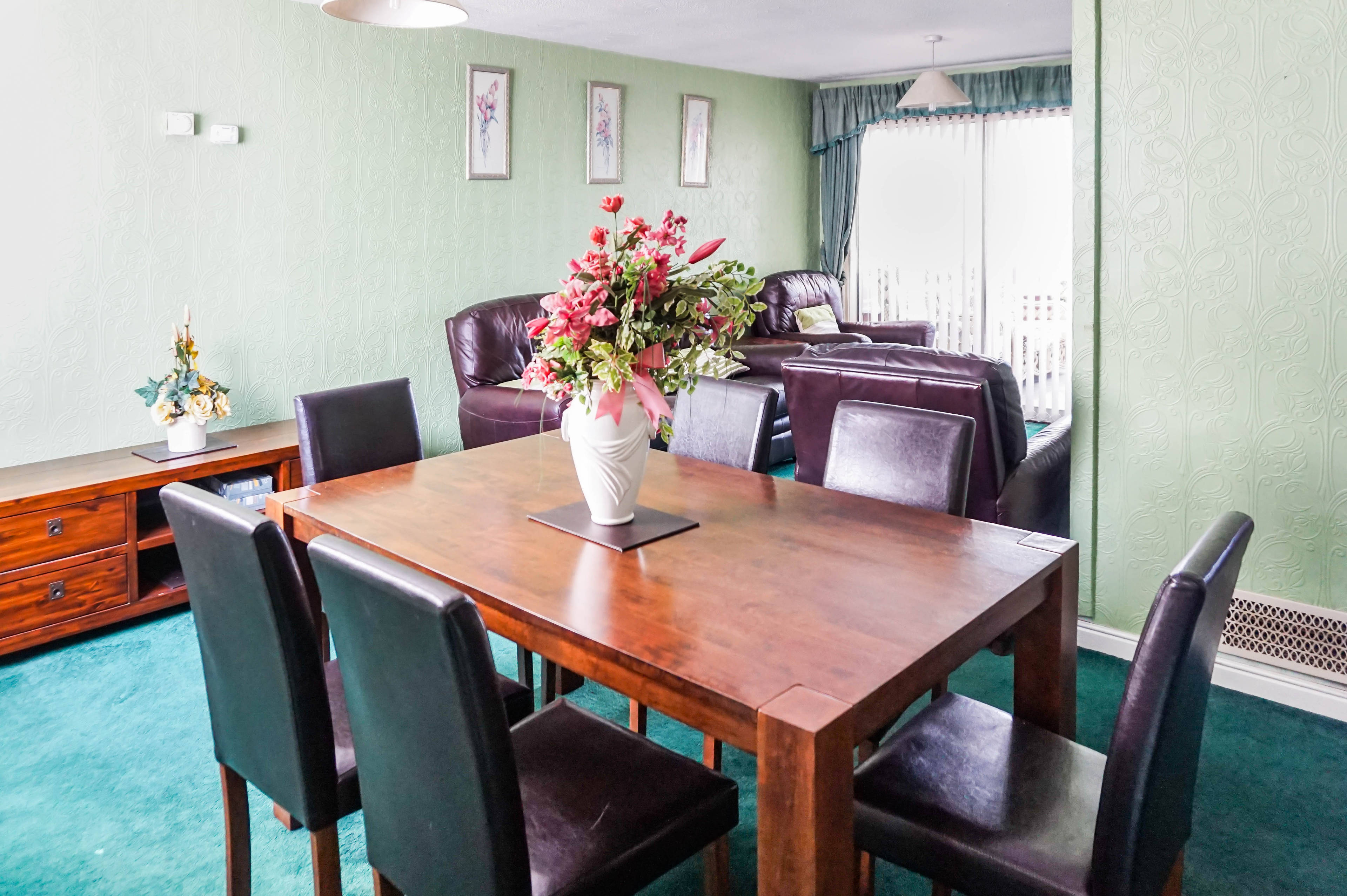 Lounge/Dining Room