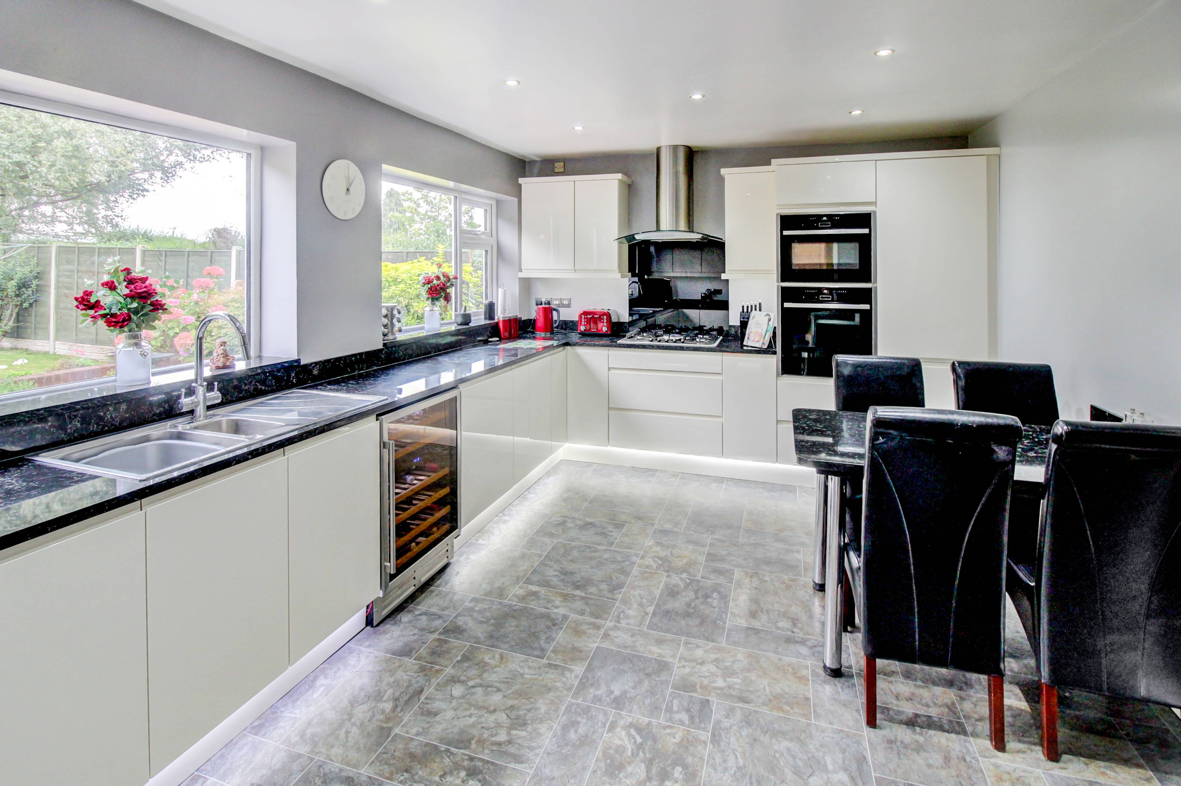 Kitchen/Breakfast