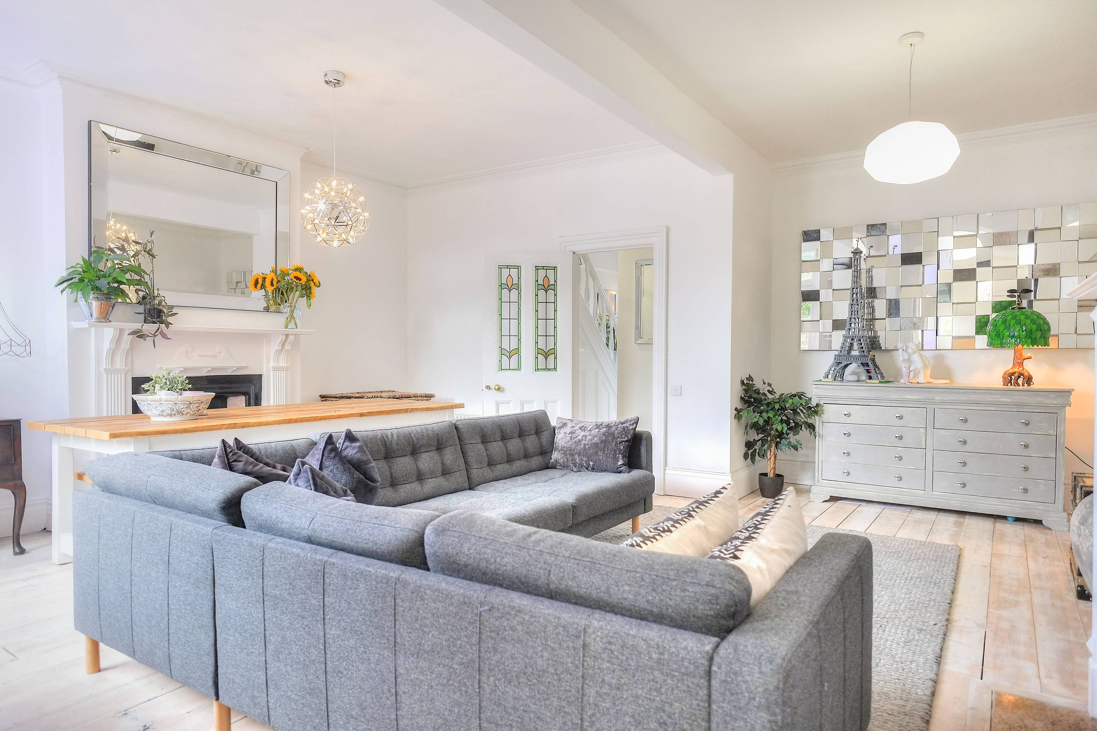 Lounge/Dining Room
