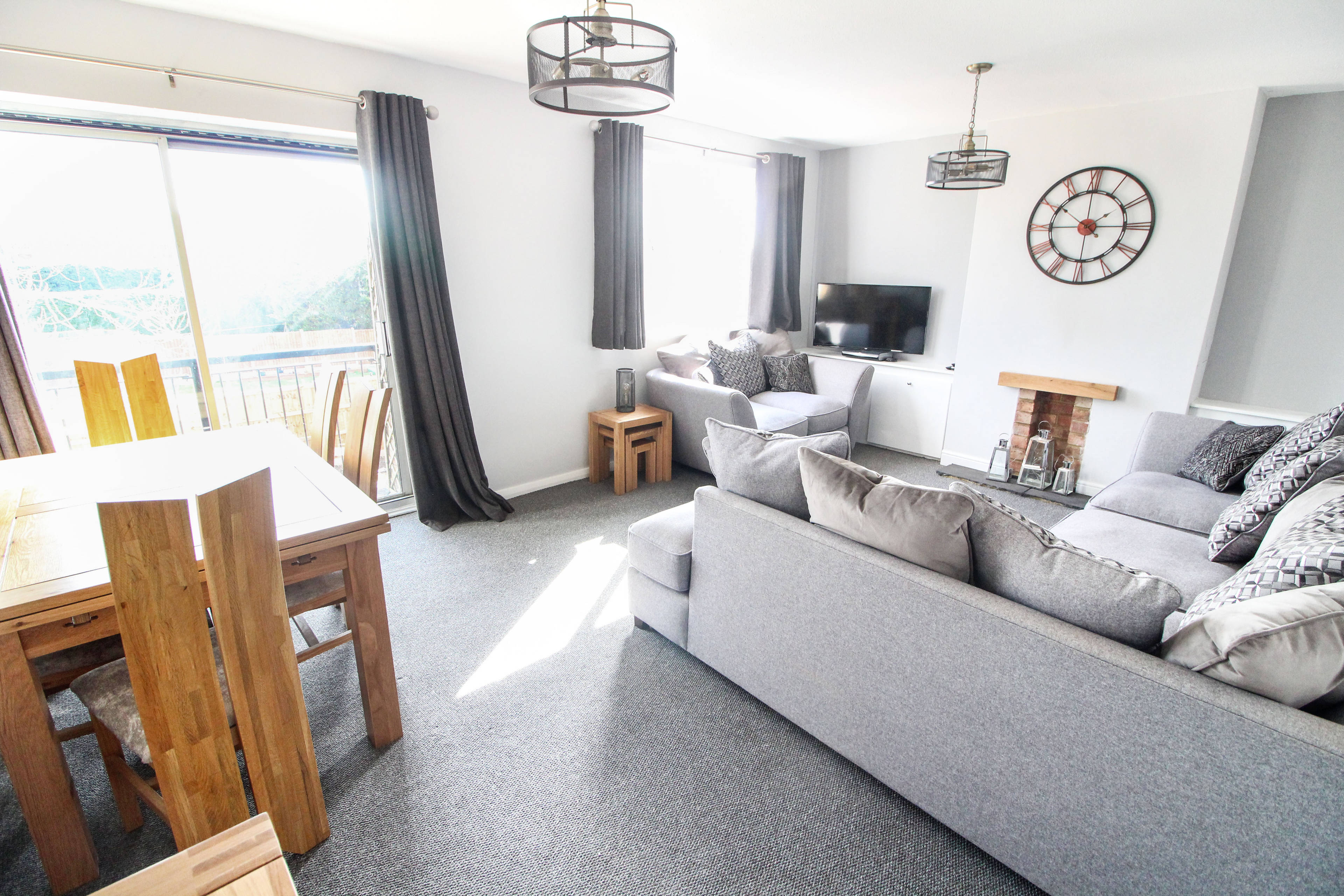 Lounge/Dining Room
