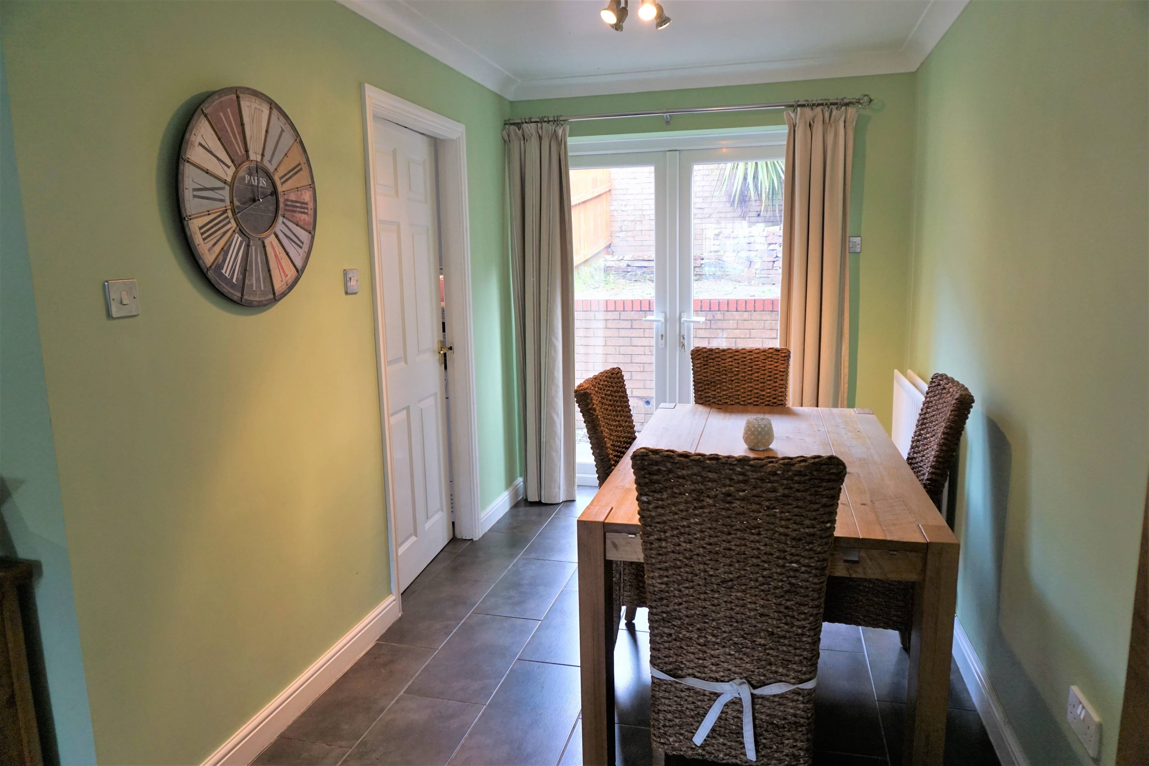 Lounge/Dining Room