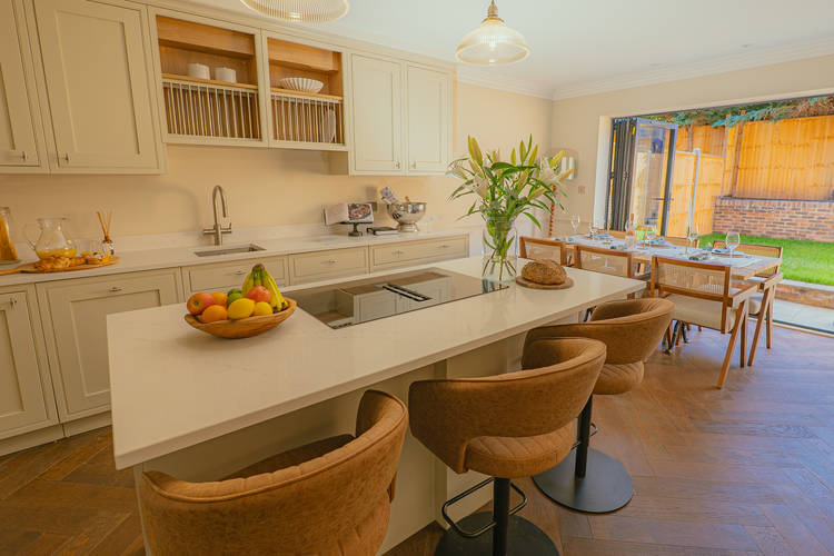5 bedroom semi-detached house