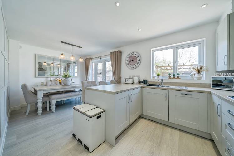 3 bedroom detached house